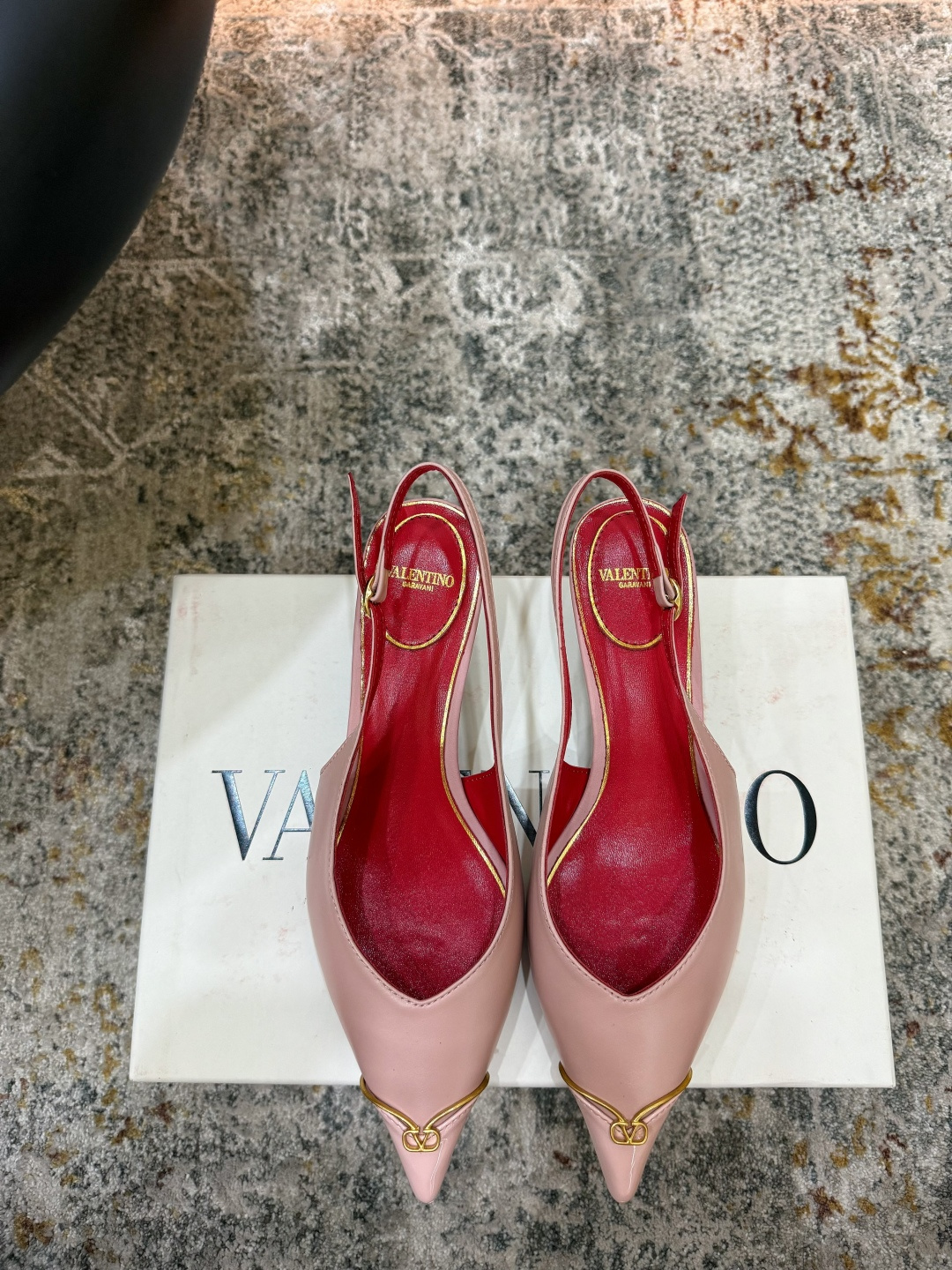 NO:902490,New product ★Fabric Cowhide Lining Sheepskin Sole Cowhide Elegant style Creates a different feeling Heel height 6 cm Simple and elegant style!  Market top show bdetails ————————————⊿size.｜35-39 (40 41 42 customized), high heels sandals,sandals,high heels,cowhide,sheepskin19860909新品 ★面料 牛皮 内里 羊皮 鞋底 牛皮 优雅风格 创造不一样的感觉 跟高6 cm 简约气质款式！ 市场顶级 show bdetails ————————————  ⊿size. ｜35-39（40 41 42 定制）,高跟鞋凉鞋,sandals,high heels,cowhide,sheepskin,Women's Shoes
