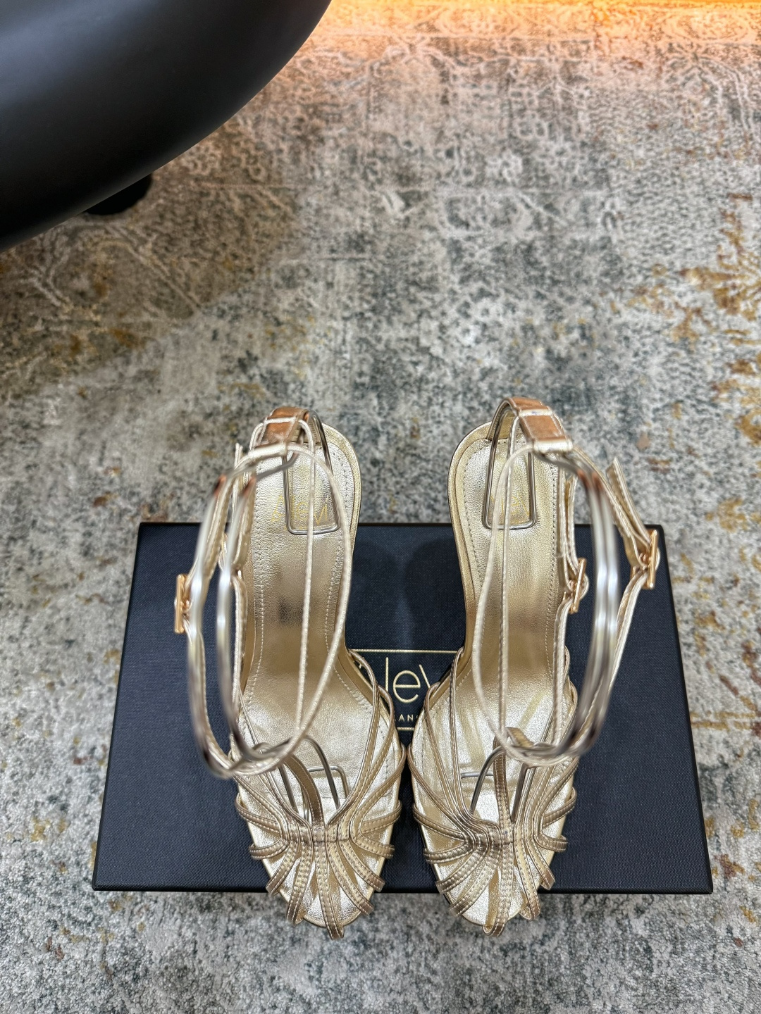 NO:902485,Recommended hot items Fabric Sheepskin Lining Sheepskin Sole Cowhide Elegant style Creates a different feeling Heel height 11 cm Counter packaging Simple and elegant style!  show bdetails ———————————— size. ｜35-39 (40 41 42 43 customized), high heels sandals, sandals, high heels, cowhide, sheepskin19860909爆款推荐 面料 羊皮 内里 羊皮 鞋底 牛皮 优雅风格 创造不一样的感觉 跟高 11 cm 专柜包装  简约气质款式！ show bdetails ———————————— size. ｜35-39（40 41 42 43定制）,高跟鞋凉鞋,sandals,high heels,cowhide,sheepskin,Women's Shoes
