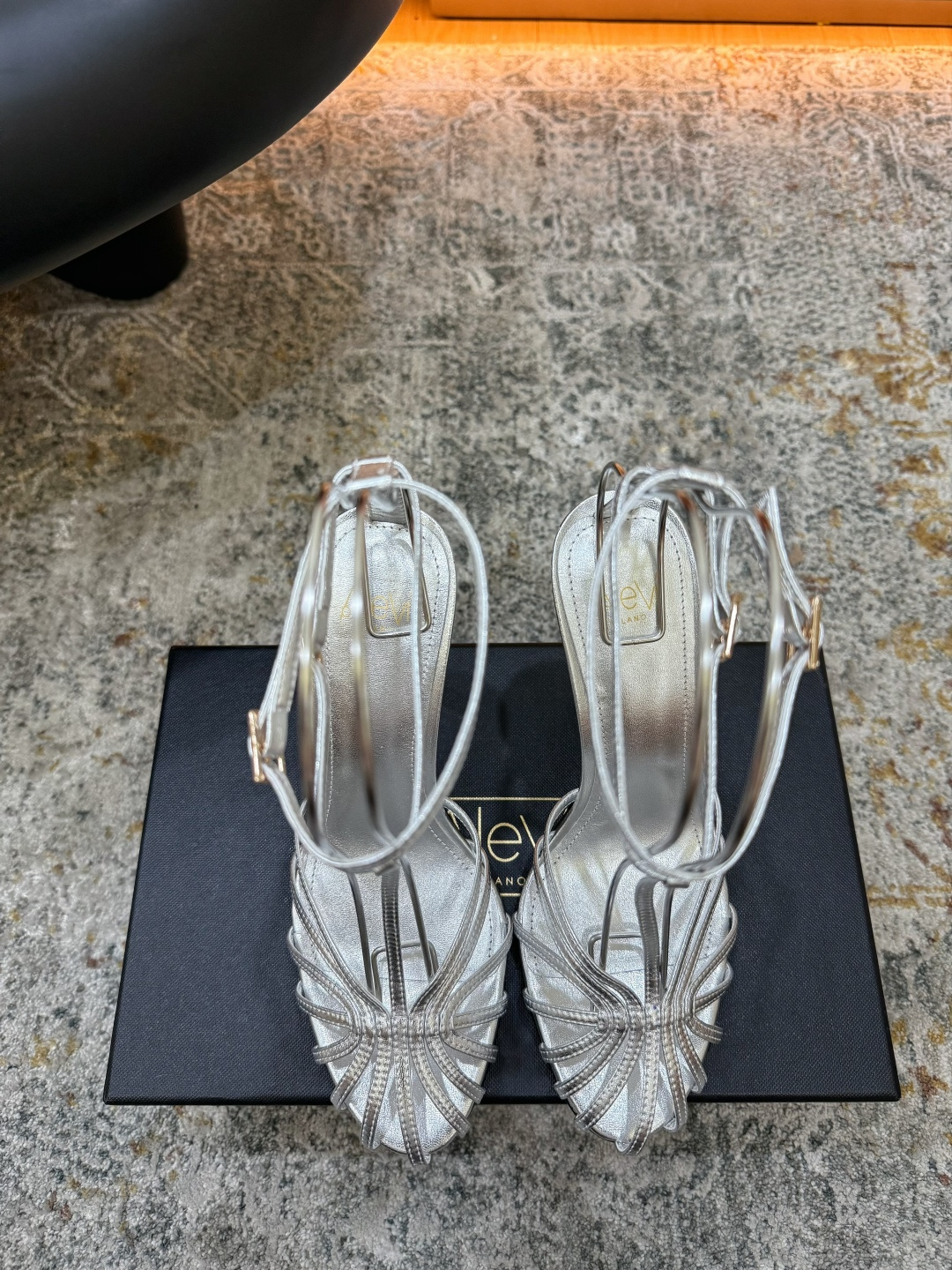 NO:902447,Recommended hot items Fabric Sheepskin Lining Sheepskin Sole Cowhide Elegant style Creates a different feeling Heel height 11 cm Counter packaging Simple and elegant style!  show bdetails ———————————— size. ｜35-39 (40 41 42 43 customized), high heels sandals, sandals, high heels, cowhide, sheepskin19860909爆款推荐 面料 羊皮 内里 羊皮 鞋底 牛皮 优雅风格 创造不一样的感觉 跟高 11 cm 专柜包装  简约气质款式！ show bdetails ———————————— size. ｜35-39（40 41 42 43定制）,高跟鞋凉鞋,sandals,high heels,cowhide,sheepskin,Women's Shoes