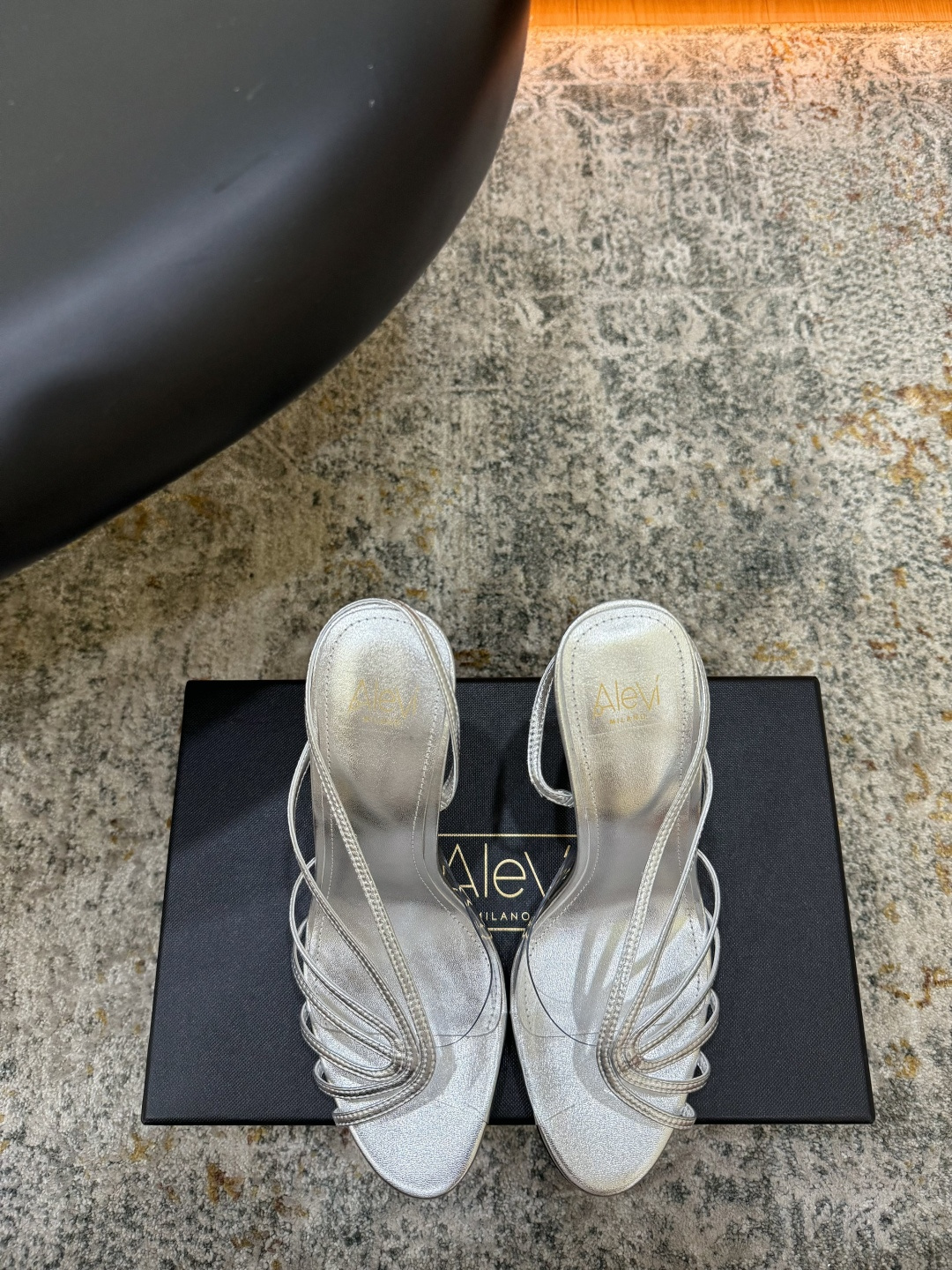 NO:902460,Recommended hot items Fabric Sheepskin Lining Sheepskin Sole Cowhide Elegant style Creates a different feeling Heel height 11 cm Counter packaging Simple and elegant style!  show bdetails ———————————— size. ｜35-39 (40 41 42 43 customized), high heels slippers, high heels, slippers, cowhide, sheepskin19860909爆款推荐 面料 羊皮 内里 羊皮 鞋底 牛皮 优雅风格 创造不一样的感觉 跟高 11 cm 专柜包装  简约气质款式！ show bdetails ———————————— size. ｜35-39（40 41 42 43定制）,高跟鞋拖鞋,high heels,slippers,cowhide,sheepskin,Women's Shoes