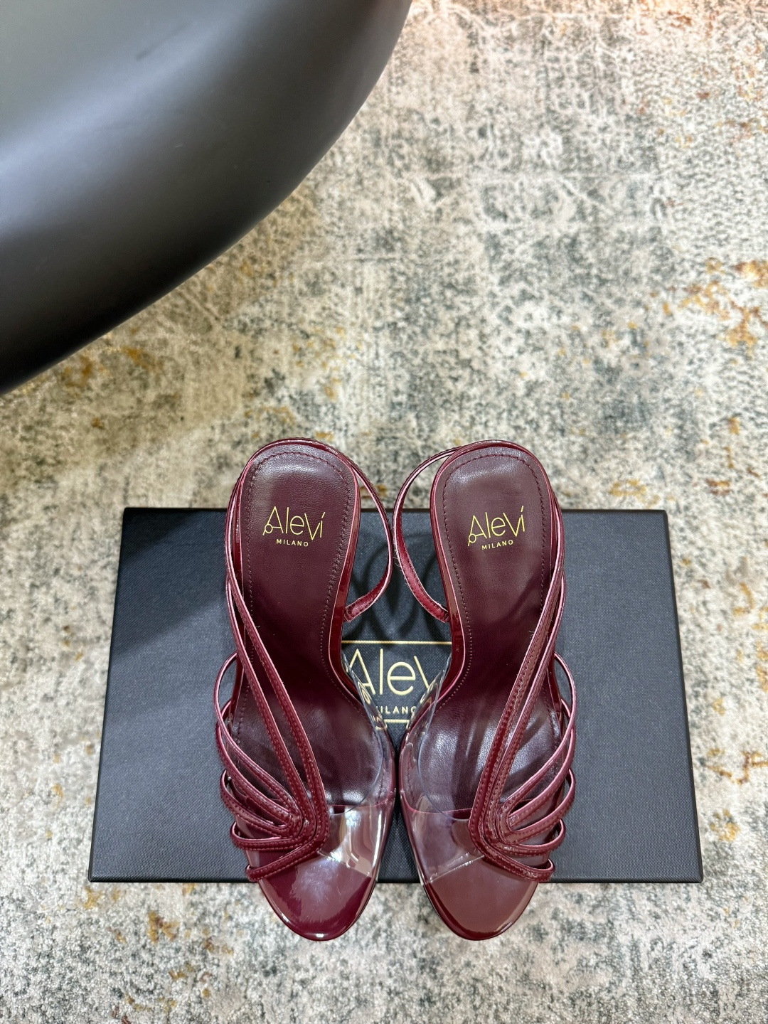 NO:902466,Recommended hot items Fabric Patent leather Lining Sheepskin Sole Cowhide Elegant style Creates a different feeling Heel height 11 cm Counter packaging Simple and elegant style!  show bdetails ———————————— size. ｜35-39 (40 41 42 43 customized), high heels slippers, high heels, slippers, cowhide, sheepskin19860909爆款推荐 面料 漆皮 内里 羊皮 鞋底 牛皮 优雅风格 创造不一样的感觉 跟高 11 cm 专柜包装  简约气质款式！ show bdetails ———————————— size. ｜35-39（40 41 42 43定制）,高跟鞋拖鞋,high heels,slippers,cowhide,sheepskin,Women's Shoes