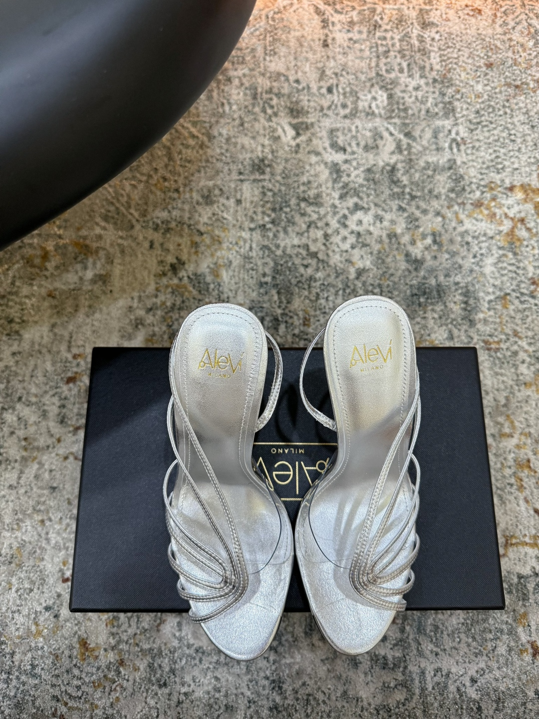 NO:902511,Recommended hot items Fabric Sheepskin Lining Sheepskin Sole Cowhide Elegant style Creates a different feeling Heel height 11 cm Counter packaging Simple and elegant style!  show bdetails ———————————— size. ｜35-39 (40 41 42 43 customized), high heels sandals, sandals, high heels, cowhide, sheepskin19860909爆款推荐 面料 羊皮 内里 羊皮 鞋底 牛皮 优雅风格 创造不一样的感觉 跟高 11 cm 专柜包装  简约气质款式！ show bdetails ———————————— size. ｜35-39（40 41 42 43定制）,高跟鞋凉鞋,sandals,high heels,cowhide,sheepskin,Women's Shoes