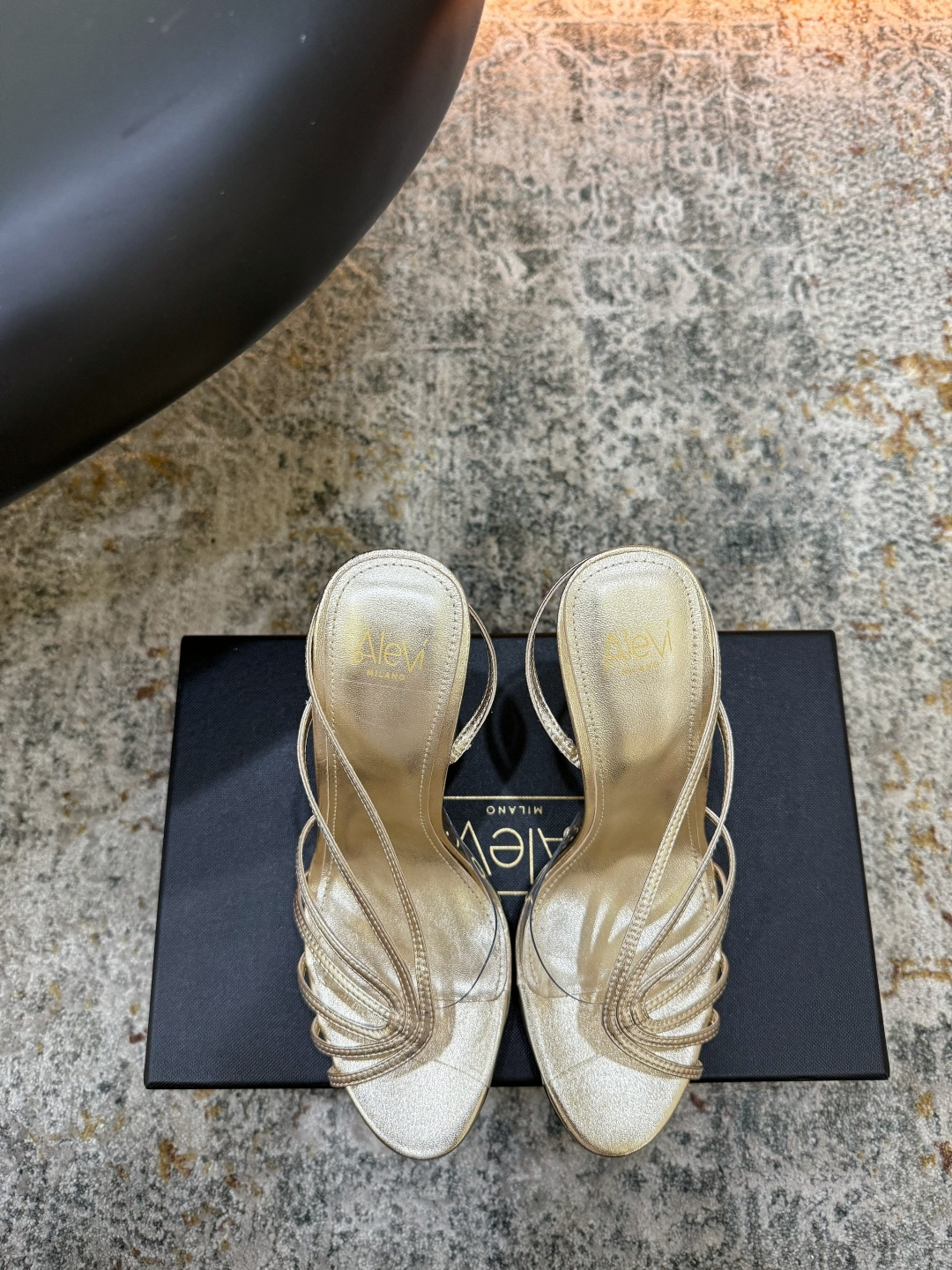 NO:902526,Recommended hot items Fabric Sheepskin Lining Sheepskin Sole Cowhide Elegant style Creates a different feeling Heel height 11 cm Counter packaging Simple and elegant style!  show bdetails ———————————— size. ｜35-39 (40 41 42 43 customized), high heels sandals, sandals, high heels, cowhide, sheepskin19860909爆款推荐 面料 羊皮 内里 羊皮 鞋底 牛皮 优雅风格 创造不一样的感觉 跟高 11 cm 专柜包装  简约气质款式！ show bdetails ———————————— size. ｜35-39（40 41 42 43定制）,高跟鞋凉鞋,sandals,high heels,cowhide,sheepskin,Women's Shoes