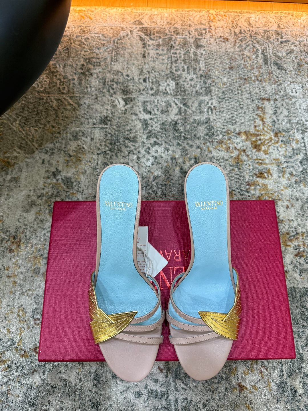 NO:902501,New product ★Material cowhide lining Sheepskin sole cowhide Elegant style creates a different feeling Heel height 9 cm Simple and elegant style!  Market top show bdetails ————————————⊿size.｜35-39 (40 41 42 customized), high heels sandals,sandals,high heels,cowhide,sheepskin19860909新品 ★面料 牛皮 内里 羊皮 鞋底 牛皮 优雅风格 创造不一样的感觉 跟高9 cm 简约气质款式！ 市场顶级 show bdetails ————————————  ⊿size. ｜35-39（40 41 42 定制）,高跟鞋凉鞋,sandals,high heels,cowhide,sheepskin,Women's Shoes