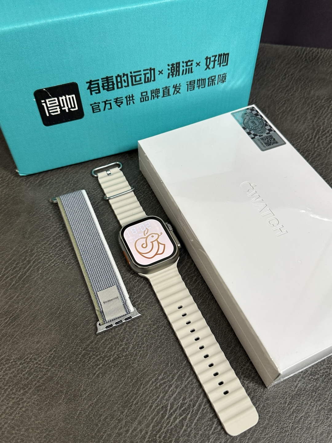 苹果AppleWatch Ultra2 蛇年限定💰280
银色黑色俩色可选
配图中俩条表带