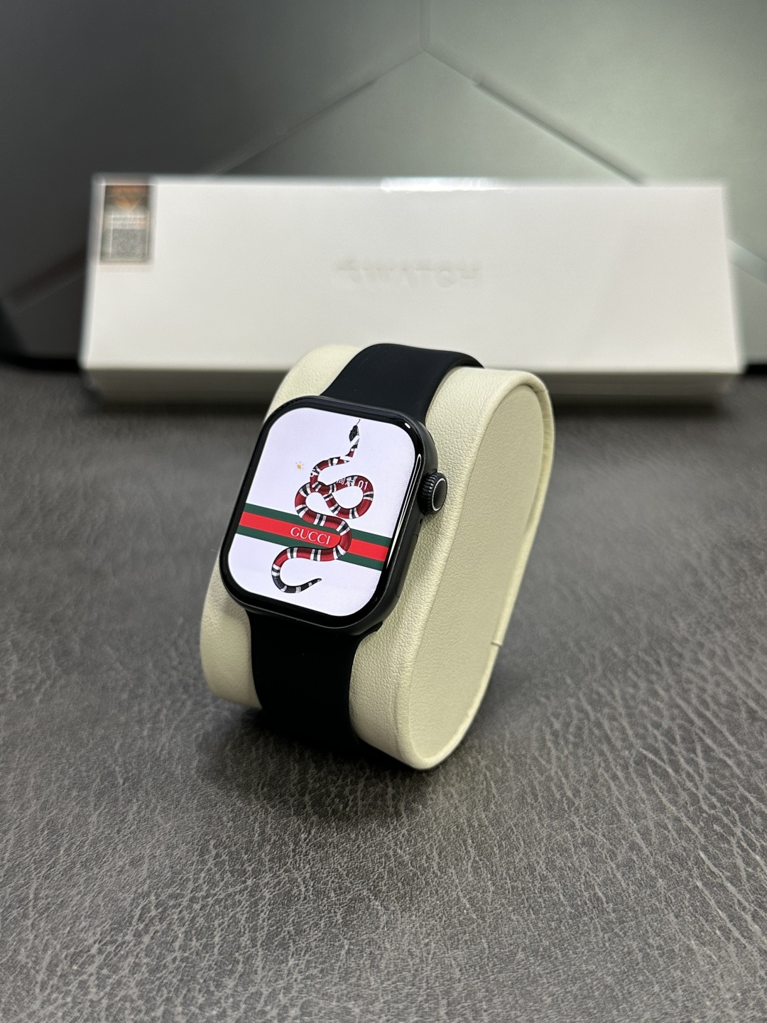 💰260‼️新增配色 42mm磨砂黑表盘‼️
苹果Apple Watch Series10京东版 42mm‼️
全新升级9.3毫米超薄机身 42mm表盘 原装开模 还原原装外观 市面最顶配版本
采用LTPO原装屏幕 120HZ超高刷新率 钛金属材质 边框后盖机身一体成型 白色旋钮线圈 双蜂窝扬声器 后盖带天线圈 细节全部对标原装❗️
升级3D视觉动效 重力感应IU界面
超多功能 微信支付宝双支付 离线支付 本地相册 电子书 录音 本地音乐 可独立连接蓝牙耳机 健身运动不带手机 非常方便
NFC门禁功能 百度导航 实用工具 触控手势接电话 AI智能表盘 主题自定义 可换背景照片 换表盘 百城乘车码 超多功能
灵动岛 熄屏壁纸 抬手亮屏 24小时语音备忘录
心率监测 体能训练 健身记录 运动记录 睡眠检测 血氧 血压 压力 天气 闹钟 梅脱 日历 计时器 计算机 秒表 指南针 通讯录 语音助手 翻译软件 信息提示等超多功能 各位到手可慢慢发掘
标配:无线充电线 手表 硅胶表带 额外赠送表带 说明书 原装包装 专用打包盒
售后要求:外观不磨损 手表背面膜不撕可退换‼️
售后保修三个月‼️