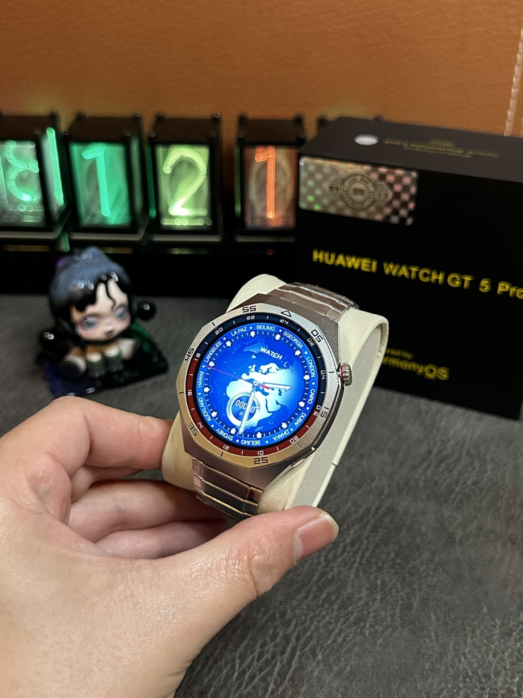 批💰220‼️ 华为HUAWEI GT5 Pro 手表 银色 赠送 钢带 皮带 胶带 三条表带