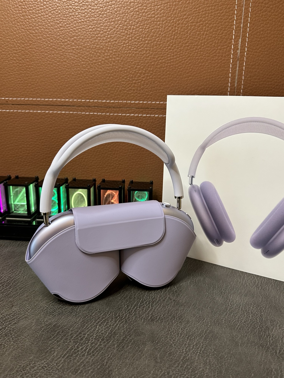 工厂直批💰450‼️紫色
Apple苹果 AirPodsMax头戴式耳机
2024款USB-C接口 配双C口编制线
跨境电商订单 专供国外平台冲正 目前最稳版本
45db真实降噪/通透效果 音质绝对稳
原装头梁 原装耳帽 佩戴效果与原装无差
原装纸托包装 纸质防尘耳帽 所有细节对标正品
外贸1:1公司货 真实五码合一官网可查
官网配色全系列有货 自己工厂 质量稳定
自家工厂订单 CNC加工金属漆外壳 质感非常细腻 区别市面塑料外壳一眼假‼️
原装磁吸收纳袋 质感非常高 包装配件全部一致
弹窗电量 本机序列号 激光码 序列号官网可查
弹窗连接 蓝牙改名 定位查找功能全都有
真正外单公司货 不要拿市面百来块的货来比 两个层次的东西 没有可比性‼️
各位放心冲 到手不满意随时可退
图片均为实拍 照片什么样 实物就是什么样
售后保修三个月 出厂每台都有质检 质量非常稳‼️