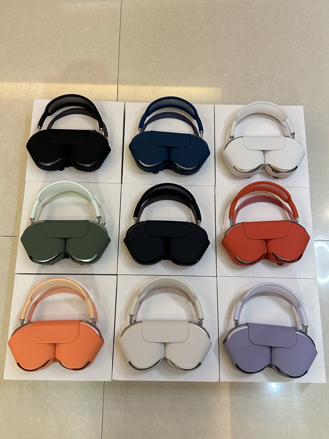 苹果AirPodsMax头戴式 俩种充电口九色供应‼️
lightning口
*银色 深空灰 天蓝色 粉色 绿色 
USB-C口
*午夜色 星光色 紫色 橙色