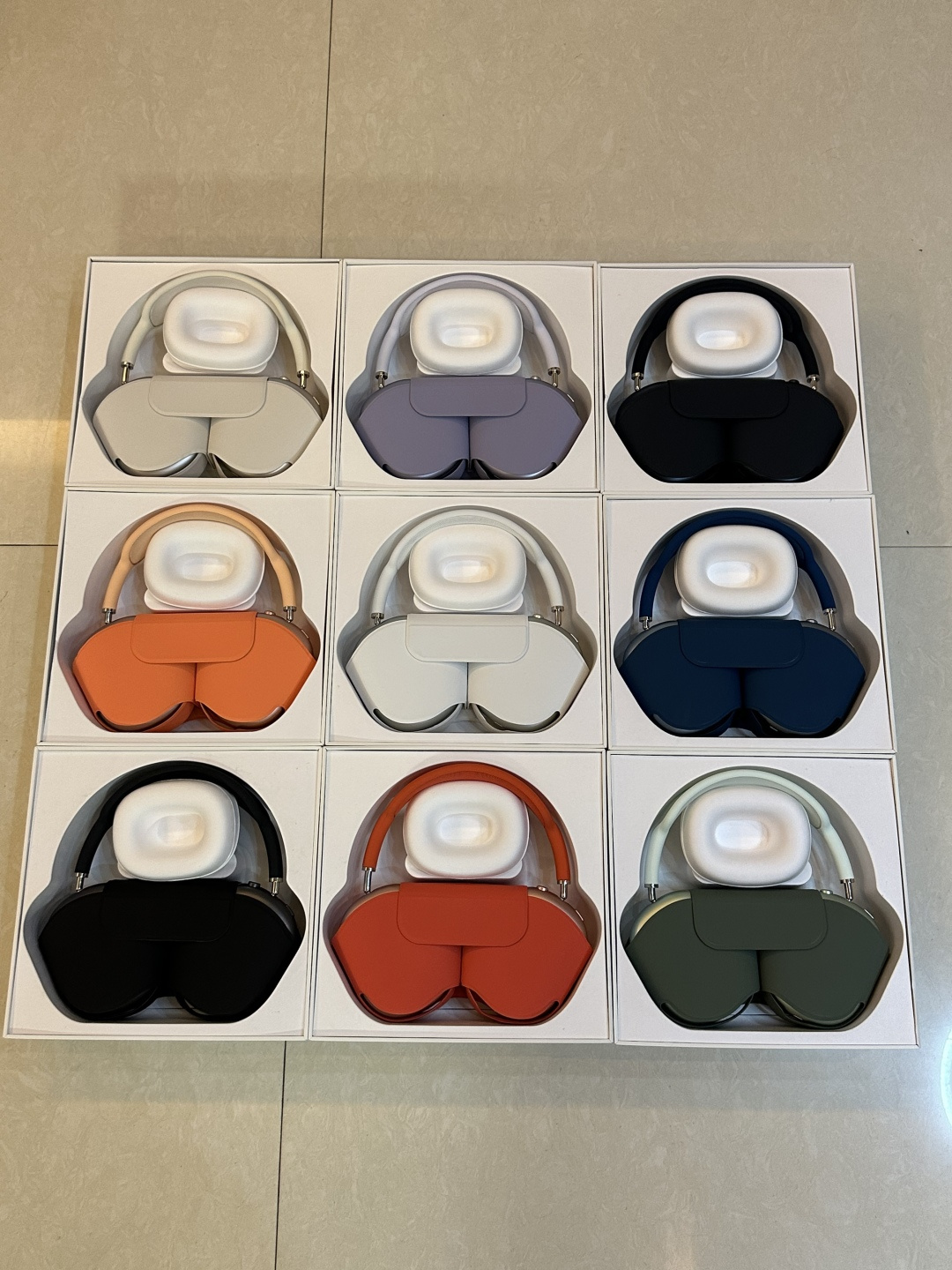 苹果AirPodsMax头戴式 俩种充电口九色供应‼️
lightning口
*银色 深空灰 天蓝色 粉色 绿色 
USB-C口
*午夜色 星光色 紫色 橙色