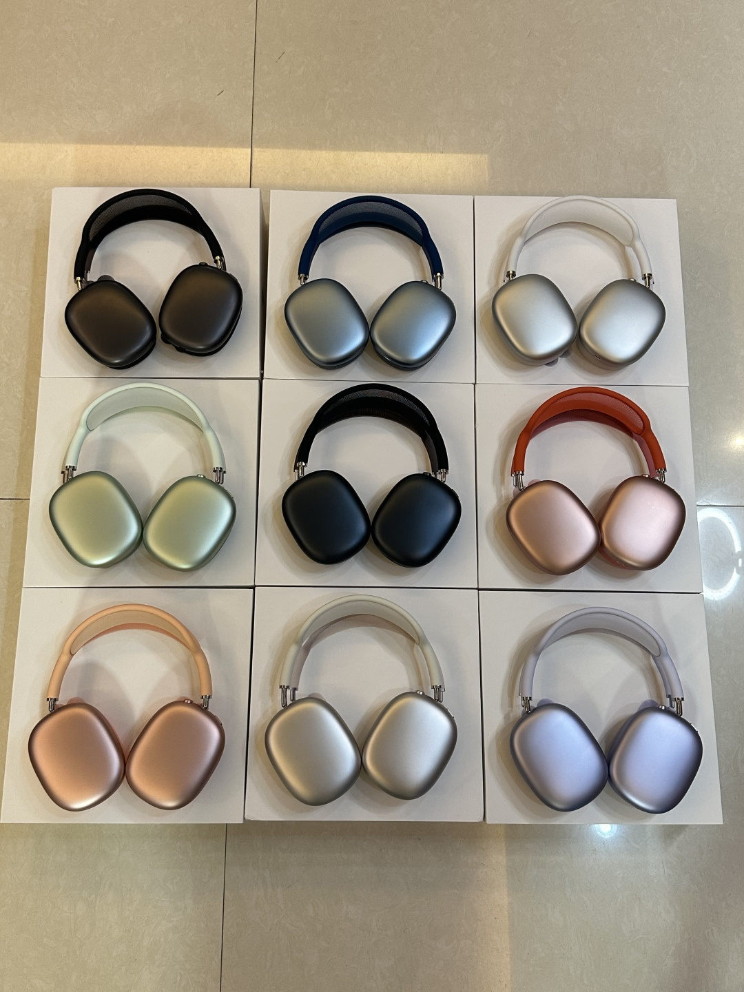 苹果AirPodsMax头戴式 俩种充电口九色供应‼️
lightning口
*银色 深空灰 天蓝色 粉色 绿色 
USB-C口
*午夜色 星光色 紫色 橙色