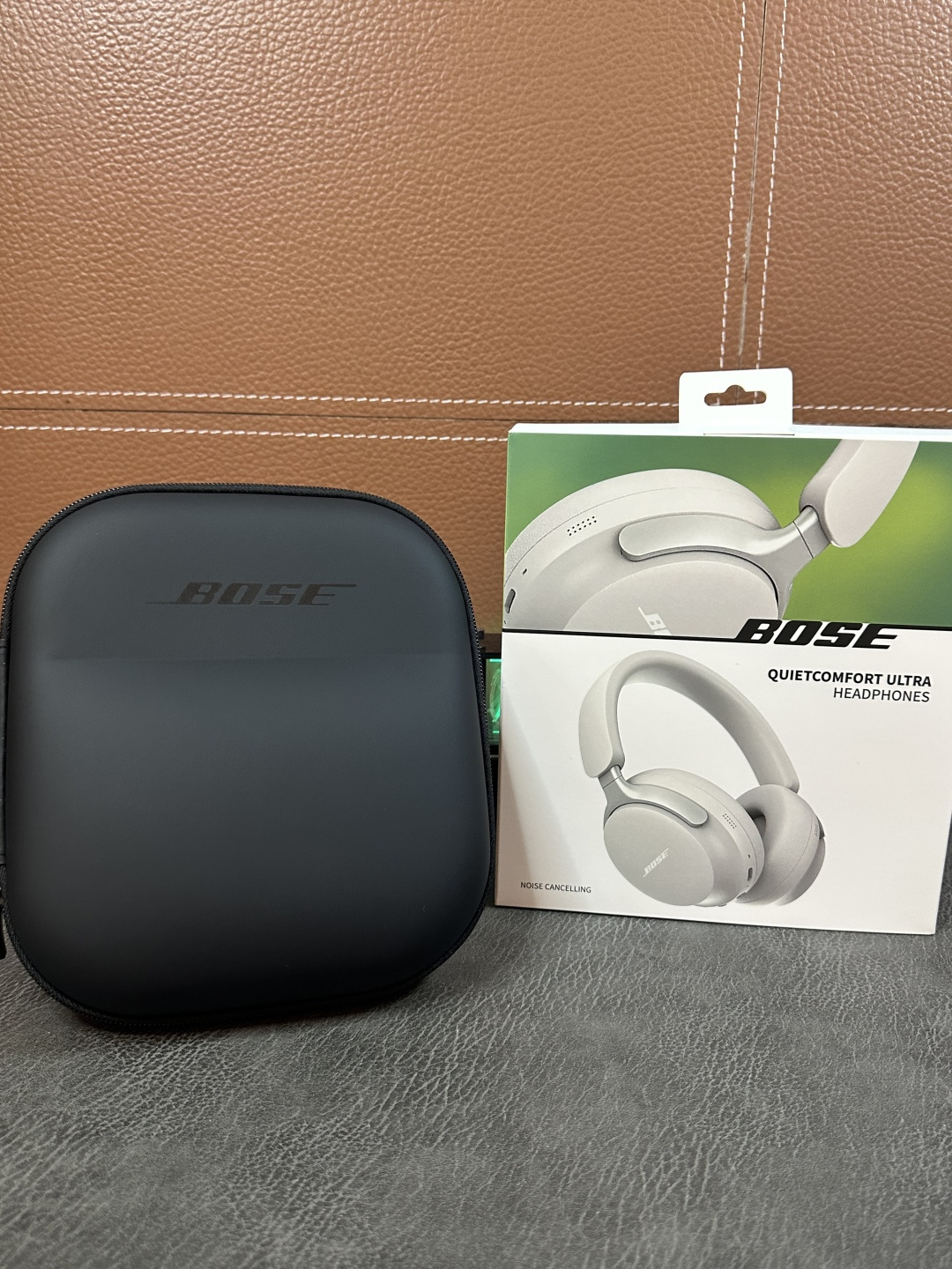 批💰150 新款上新‼️
外贸爆款 Bose QuietComfort消噪耳机Ultra 头戴式 主动降噪蓝牙耳机
外贸平台爆款 Bose 头戴式耳机 采用蓝牙5.3
大厂出品 质量非常稳 音质也相当出色 可用音频线连接电脑
看视频电影 玩游戏无延迟 耳机带麦 清晰麦克风使用无滤
耳机整体设计重量很轻 佩戴轻盈舒适 海绵耳帽非常软弱 久戴不痛不伤耳朵
带耳机包 外出携带很方便 伸缩杆设计 可自由调节长度 可折叠
户外 旅行 达人必须品 颜值也非常高 带上超级出片
苹果 安卓通用 首次手动连接 二次自动连接 非常方便
带加减音量按钮(按一下调节音量、长按可切换歌曲)非常方便 续航5小时左右
俩个配色:经典黑 晨雾白
售后:不影响二次销售可退换 保修三个月‼️