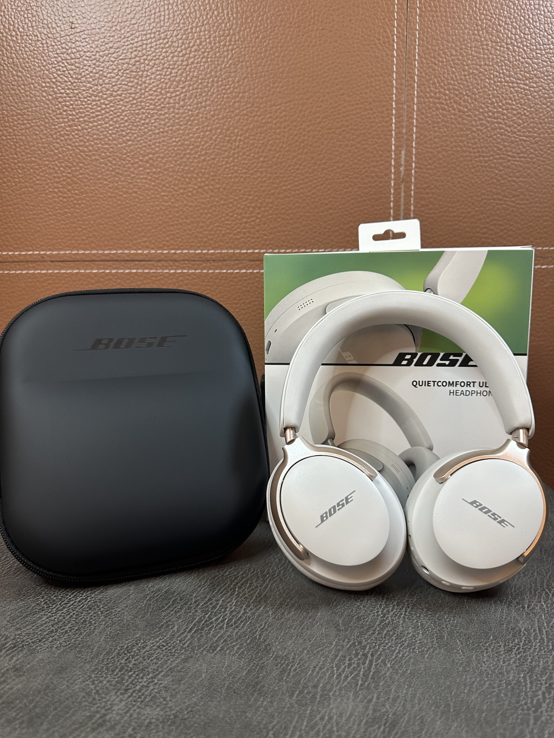 批💰150 新款上新‼️
外贸爆款 Bose QuietComfort消噪耳机Ultra 头戴式 主动降噪蓝牙耳机
外贸平台爆款 Bose 头戴式耳机 采用蓝牙5.3
大厂出品 质量非常稳 音质也相当出色 可用音频线连接电脑
看视频电影 玩游戏无延迟 耳机带麦 清晰麦克风使用无滤
耳机整体设计重量很轻 佩戴轻盈舒适 海绵耳帽非常软弱 久戴不痛不伤耳朵
带耳机包 外出携带很方便 伸缩杆设计 可自由调节长度 可折叠
户外 旅行 达人必须品 颜值也非常高 带上超级出片
苹果 安卓通用 首次手动连接 二次自动连接 非常方便
带加减音量按钮(按一下调节音量、长按可切换歌曲)非常方便 续航5小时左右
俩个配色:经典黑 晨雾白
售后:不影响二次销售可退换 保修三个月‼️