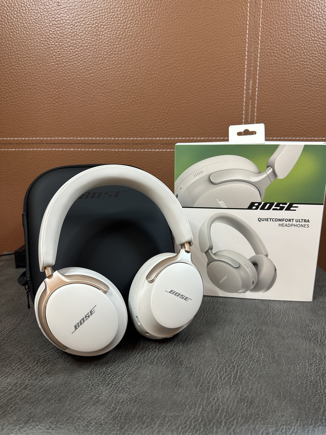 批💰150 新款上新‼️
外贸爆款 Bose QuietComfort消噪耳机Ultra 头戴式 主动降噪蓝牙耳机
外贸平台爆款 Bose 头戴式耳机 采用蓝牙5.3
大厂出品 质量非常稳 音质也相当出色 可用音频线连接电脑
看视频电影 玩游戏无延迟 耳机带麦 清晰麦克风使用无滤
耳机整体设计重量很轻 佩戴轻盈舒适 海绵耳帽非常软弱 久戴不痛不伤耳朵
带耳机包 外出携带很方便 伸缩杆设计 可自由调节长度 可折叠
户外 旅行 达人必须品 颜值也非常高 带上超级出片
苹果 安卓通用 首次手动连接 二次自动连接 非常方便
带加减音量按钮(按一下调节音量、长按可切换歌曲)非常方便 续航5小时左右
俩个配色:经典黑 晨雾白
售后:不影响二次销售可退换 保修三个月‼️