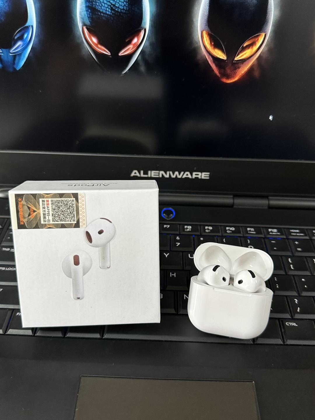批💰240‼️
AirPods4ANC主动降噪京东正版‼️
全新升级真实头部动作感知 点头接听电话/摇头拒绝接听
真实自适应音频 个性化音量 真实对话感知 与人沟通媒体声音自动调节 所有功能真实有效
市面冒充低价版本只有页面没有真实效果 各位注意功能区分‼️
全新升级惠联277芯片 带陀螺仪 真实空间音频头部跟踪 音乐可随头部转动而转动 真实降噪 通透 真实语言助手 可通过耳机呼叫Siri iOS18系统可弹窗
全新的外观设计 USB-C接口 取消背面按键 采用全新敲击连接方式 隐藏式灯孔 充电仓底部带外放扬声器 支持无线充功能
耳机整体造型更小巧 携带方便 小耳朵孔人士首选
纽扣电池 单耳续航长达7小时 降噪模式5小时
本机带序列号 五码合一 官网同步可查
新增通话控制 可直接语音操作 接听或挂断 电话
头部动作 个性化音量 对话感知 自适应音频
弹窗 改名 定位 触控操作 入耳检测 原装有的功能全部实现 质量非常顶 区别市面通货 欢迎对比打脸
下单除官方标配耳机加包装 额外赠送编织充电线 保护壳 充电头 京东版发票 京东包装盒‼️
售后:耳机不刮花不影响二次销售15天内可退换 刮花只保修 保修时间三个月‼️