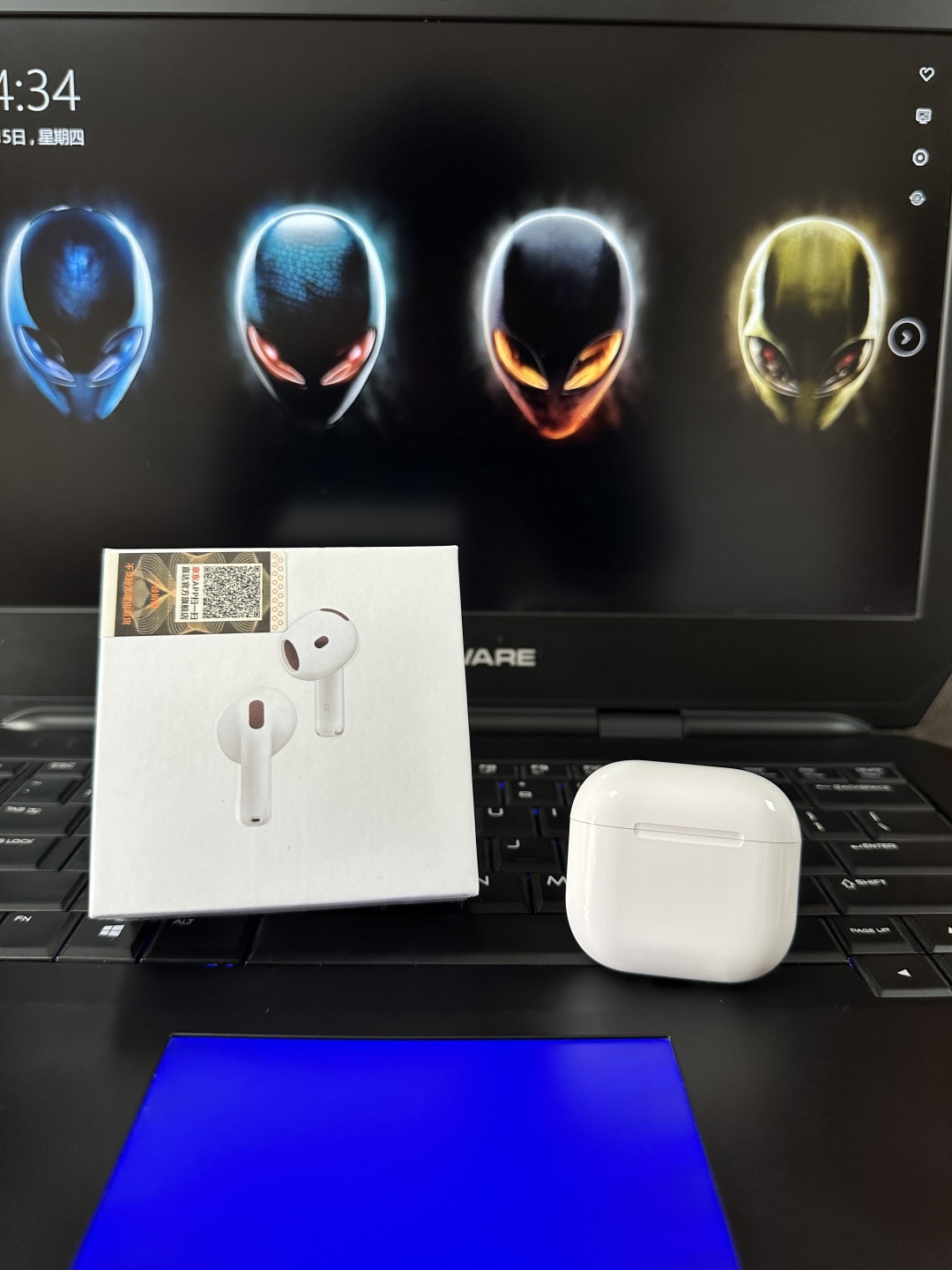 批💰240‼️
AirPods4ANC主动降噪京东正版‼️
全新升级真实头部动作感知 点头接听电话/摇头拒绝接听
真实自适应音频 个性化音量 真实对话感知 与人沟通媒体声音自动调节 所有功能真实有效
市面冒充低价版本只有页面没有真实效果 各位注意功能区分‼️
全新升级惠联277芯片 带陀螺仪 真实空间音频头部跟踪 音乐可随头部转动而转动 真实降噪 通透 真实语言助手 可通过耳机呼叫Siri iOS18系统可弹窗
全新的外观设计 USB-C接口 取消背面按键 采用全新敲击连接方式 隐藏式灯孔 充电仓底部带外放扬声器 支持无线充功能
耳机整体造型更小巧 携带方便 小耳朵孔人士首选
纽扣电池 单耳续航长达7小时 降噪模式5小时
本机带序列号 五码合一 官网同步可查
新增通话控制 可直接语音操作 接听或挂断 电话
头部动作 个性化音量 对话感知 自适应音频
弹窗 改名 定位 触控操作 入耳检测 原装有的功能全部实现 质量非常顶 区别市面通货 欢迎对比打脸
下单除官方标配耳机加包装 额外赠送编织充电线 保护壳 充电头 京东版发票 京东包装盒‼️
售后:耳机不刮花不影响二次销售15天内可退换 刮花只保修 保修时间三个月‼️