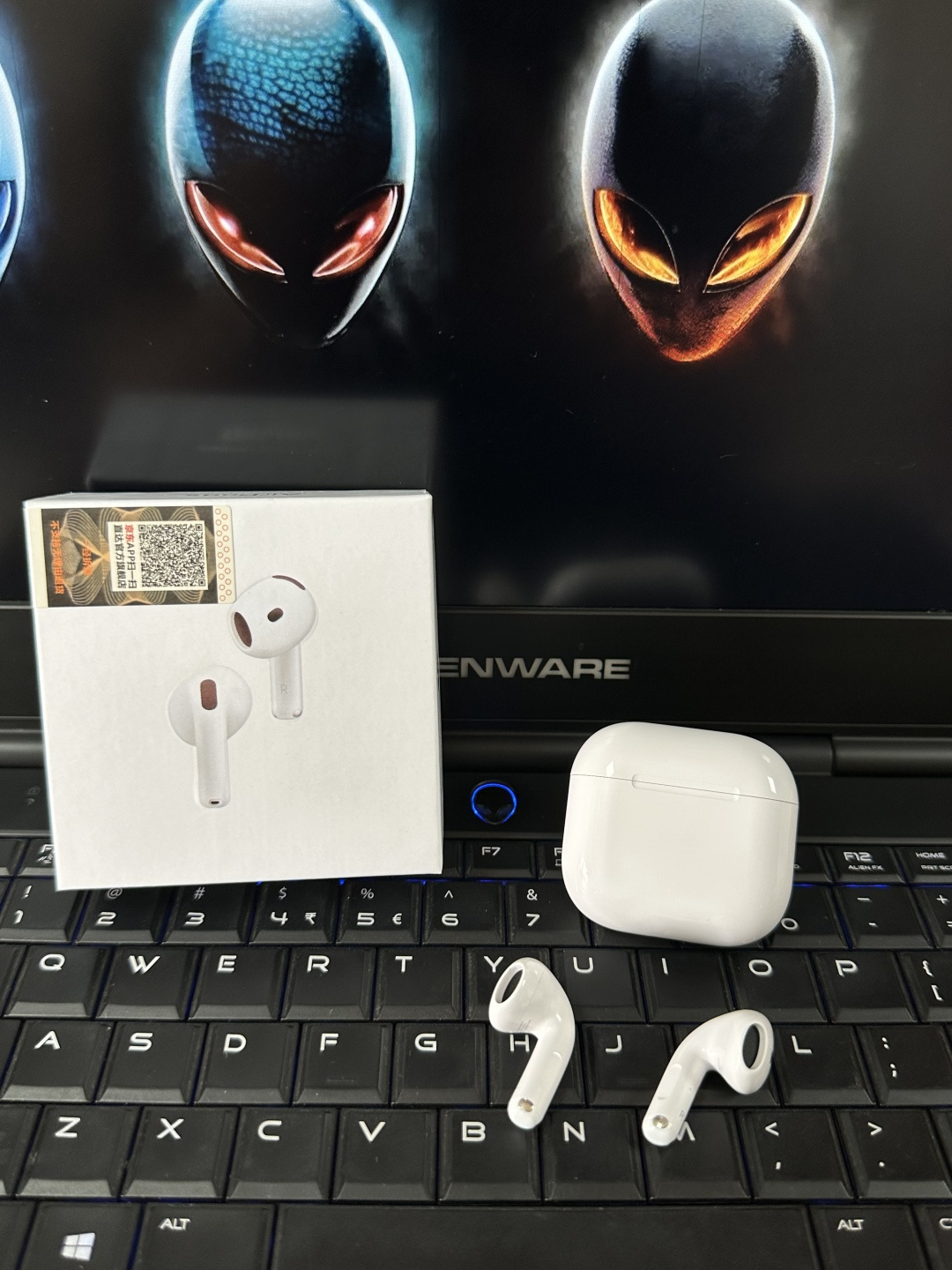 批💰240‼️
AirPods4ANC主动降噪京东正版‼️
全新升级真实头部动作感知 点头接听电话/摇头拒绝接听
真实自适应音频 个性化音量 真实对话感知 与人沟通媒体声音自动调节 所有功能真实有效
市面冒充低价版本只有页面没有真实效果 各位注意功能区分‼️
全新升级惠联277芯片 带陀螺仪 真实空间音频头部跟踪 音乐可随头部转动而转动 真实降噪 通透 真实语言助手 可通过耳机呼叫Siri iOS18系统可弹窗
全新的外观设计 USB-C接口 取消背面按键 采用全新敲击连接方式 隐藏式灯孔 充电仓底部带外放扬声器 支持无线充功能
耳机整体造型更小巧 携带方便 小耳朵孔人士首选
纽扣电池 单耳续航长达7小时 降噪模式5小时
本机带序列号 五码合一 官网同步可查
新增通话控制 可直接语音操作 接听或挂断 电话
头部动作 个性化音量 对话感知 自适应音频
弹窗 改名 定位 触控操作 入耳检测 原装有的功能全部实现 质量非常顶 区别市面通货 欢迎对比打脸
下单除官方标配耳机加包装 额外赠送编织充电线 保护壳 充电头 京东版发票 京东包装盒‼️
售后:耳机不刮花不影响二次销售15天内可退换 刮花只保修 保修时间三个月‼️