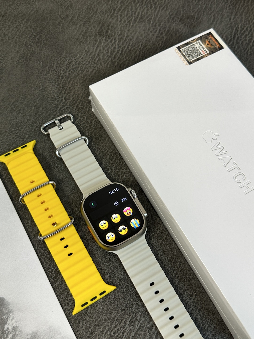 支持登录微信‼️💰280
苹果AppleWatch Ultra2苹果手表 京东升级版
新增回复微信消息功能‼️各位期待的升级款来了
目前唯一能在手表上直接回复微信消息的1:1苹果手表
莆田京东升级款 外包装跟正品一样带苹果图标
到手逼格跟正品无异!区别市面华强北一眼假版本
49mm钛合金表壳 标配Amoled高清屏 黑边非常小
398mah高压电池 常规使用续航可达3天左右
全触海栎创816D触控方案 操作顺滑 运行流畅不卡顿
IP67级防水
新增功能1️⃣
健康监测,贴心守护:内置专业的心率、血压、血氧传感器,实时精准监测身体指标。睡眠监测功能也很强大,能分析睡眠质量,给出改善建议,就像私人健康管家,时刻关注身体状况
新增功能2️⃣
蓝牙5.3连接超稳定,来电、短信、微信等通知实时提醒,支持手表回复微信消息!AI语音助手超智能,查天气、设闹钟等
新增功能3️⃣
支持运动记录助力锻炼:支持跑步、骑行、瑜伽等几十种运动模式,自动识别运动状态,精准记录运动轨迹、步数、卡路里消耗等数据。
新增功能4️⃣
支持微信、支付宝双支付,出门不用带钱包,抬手一扫就能付款,购物、乘车超方便。还具备NFC功能,刷门禁轻松进出小区、办公楼。
新增功能5️⃣
支持下载小软件 上传照片/音乐等操作
手表可存储音乐 不带手机也能连接蓝牙耳机听歌
功能非常多 欢迎各位到手亲自把玩!
手表支持售后保修
非人为造成的免费保修三个月 屏幕膜不撕支持退换‼️