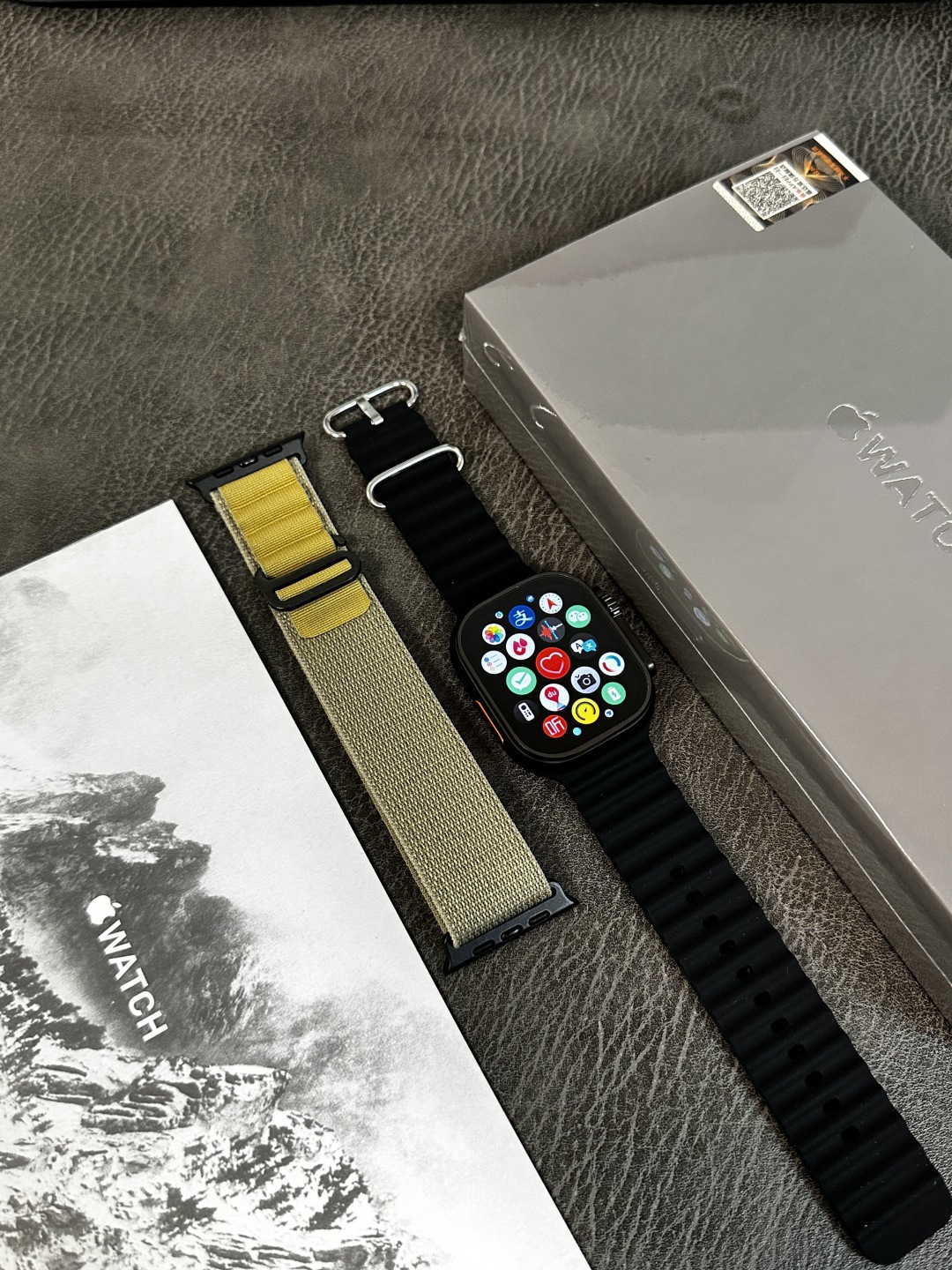 支持登录微信‼️💰280
苹果AppleWatch Ultra2苹果手表 京东升级版
新增回复微信消息功能‼️各位期待的升级款来了
目前唯一能在手表上直接回复微信消息的1:1苹果手表
莆田京东升级款 外包装跟正品一样带苹果图标
到手逼格跟正品无异!区别市面华强北一眼假版本
49mm钛合金表壳 标配Amoled高清屏 黑边非常小
398mah高压电池 常规使用续航可达3天左右
全触海栎创816D触控方案 操作顺滑 运行流畅不卡顿
IP67级防水
新增功能1️⃣
健康监测,贴心守护:内置专业的心率、血压、血氧传感器,实时精准监测身体指标。睡眠监测功能也很强大,能分析睡眠质量,给出改善建议,就像私人健康管家,时刻关注身体状况
新增功能2️⃣
蓝牙5.3连接超稳定,来电、短信、微信等通知实时提醒,支持手表回复微信消息!AI语音助手超智能,查天气、设闹钟等
新增功能3️⃣
支持运动记录助力锻炼:支持跑步、骑行、瑜伽等几十种运动模式,自动识别运动状态,精准记录运动轨迹、步数、卡路里消耗等数据。
新增功能4️⃣
支持微信、支付宝双支付,出门不用带钱包,抬手一扫就能付款,购物、乘车超方便。还具备NFC功能,刷门禁轻松进出小区、办公楼。
新增功能5️⃣
支持下载小软件 上传照片/音乐等操作
手表可存储音乐 不带手机也能连接蓝牙耳机听歌
功能非常多 欢迎各位到手亲自把玩!
手表支持售后保修
非人为造成的免费保修三个月 手表膜不撕支持退换‼️