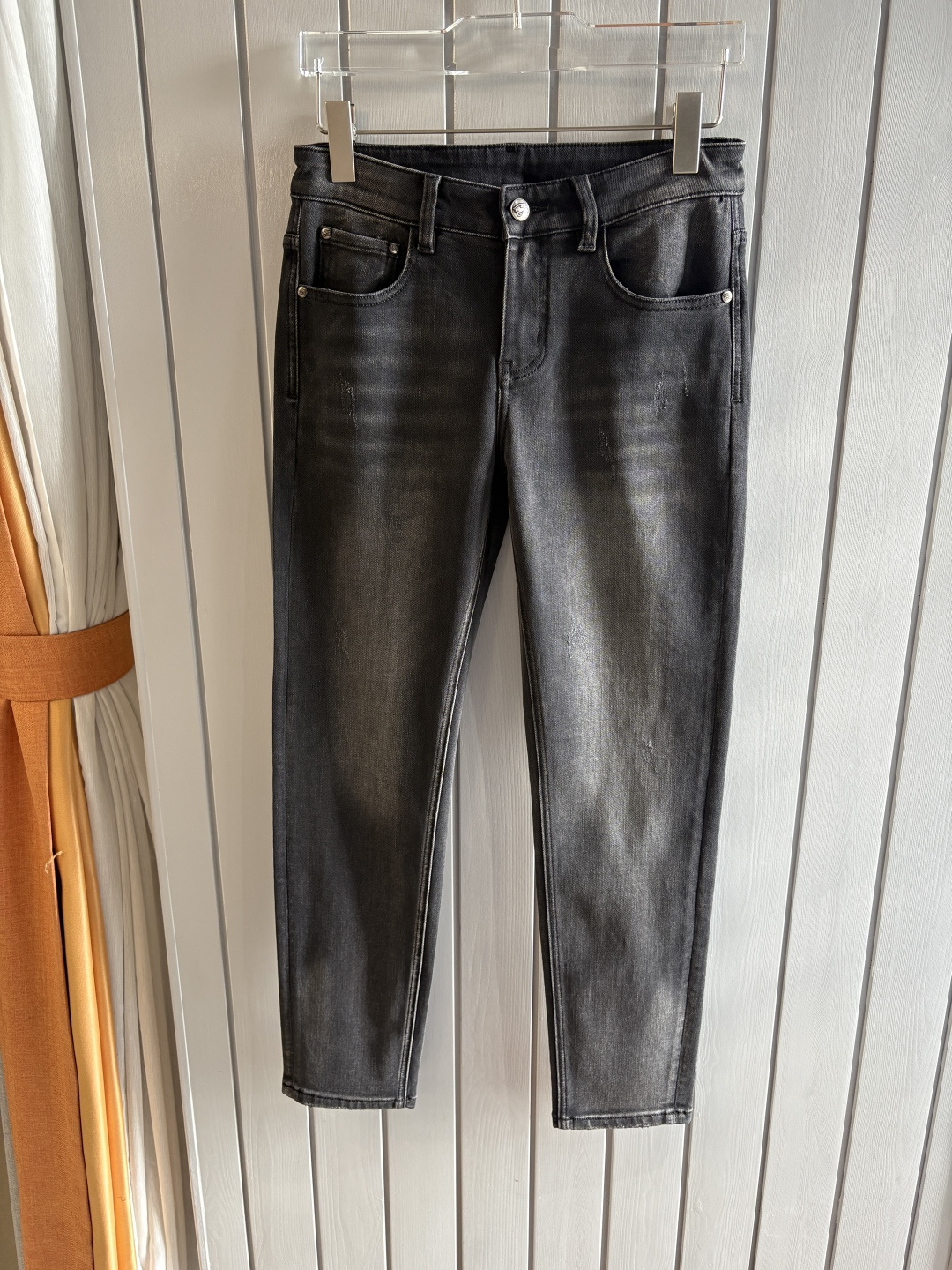 专柜🆕2025秋冬设计推荐 热卖牛仔裤🆕柔软亲肤面料 奢华头层牛皮腰牌 经典蓝洗水 专柜限量款 奢华感订