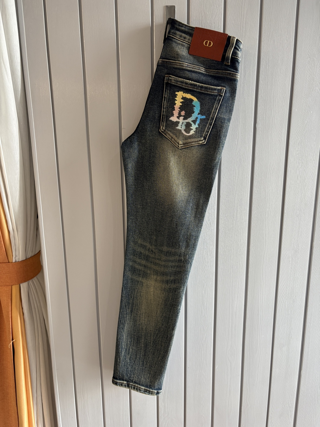 专柜🆕2025秋冬设计推荐 热卖牛仔裤🆕柔软亲肤面料 奢华头层牛皮腰牌 经典蓝洗水 专柜限量款 奢华感订