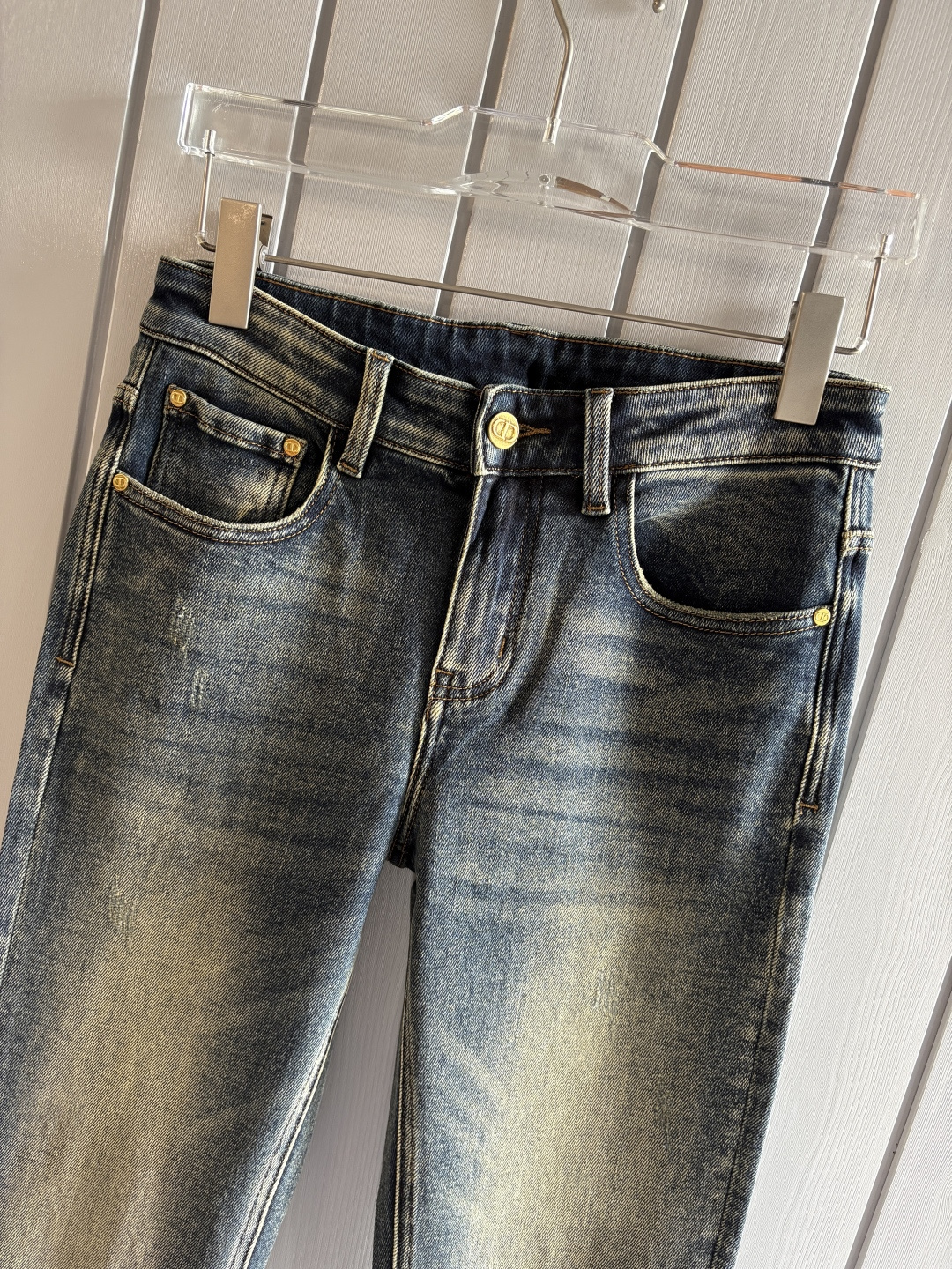 专柜🆕2025秋冬设计推荐 热卖牛仔裤🆕柔软亲肤面料 奢华头层牛皮腰牌 经典蓝洗水 专柜限量款 奢华感订