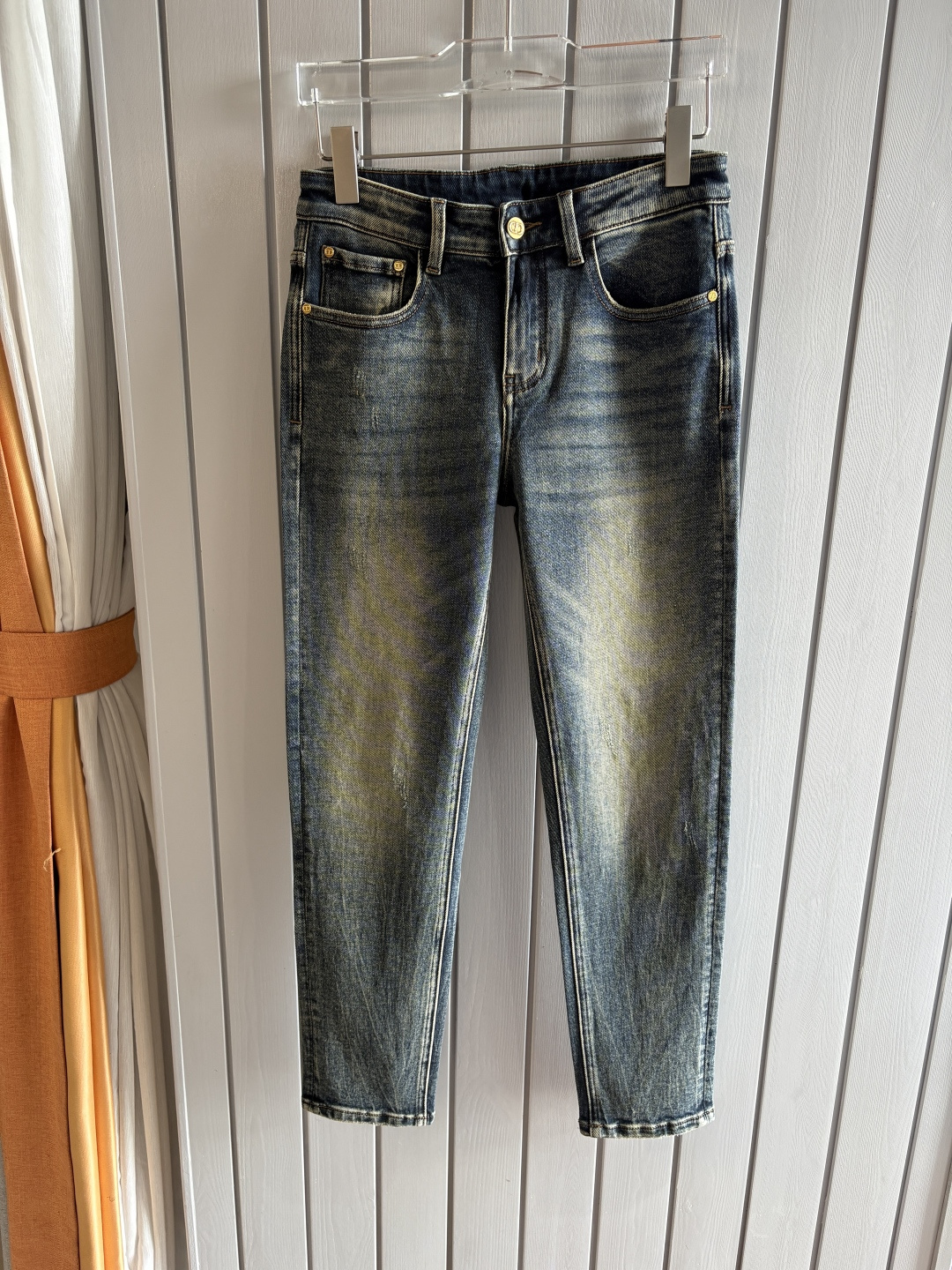 专柜🆕2025秋冬设计推荐 热卖牛仔裤🆕柔软亲肤面料 奢华头层牛皮腰牌 经典蓝洗水 专柜限量款 奢华感订