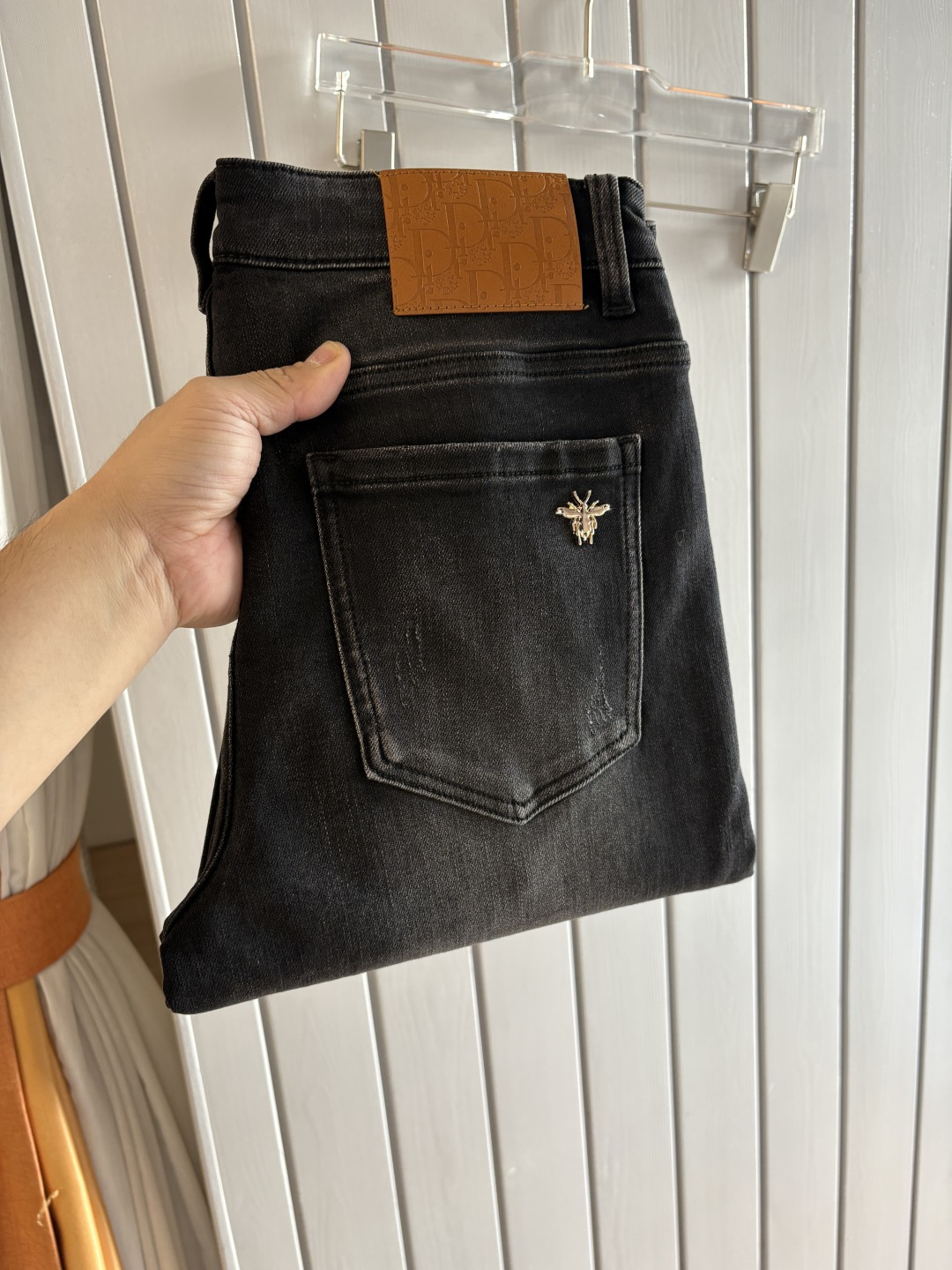 专柜🆕2025秋冬设计推荐 热卖牛仔裤🆕柔软亲肤面料 奢华头层牛皮腰牌 经典蓝洗水 专柜限量款 奢华感订