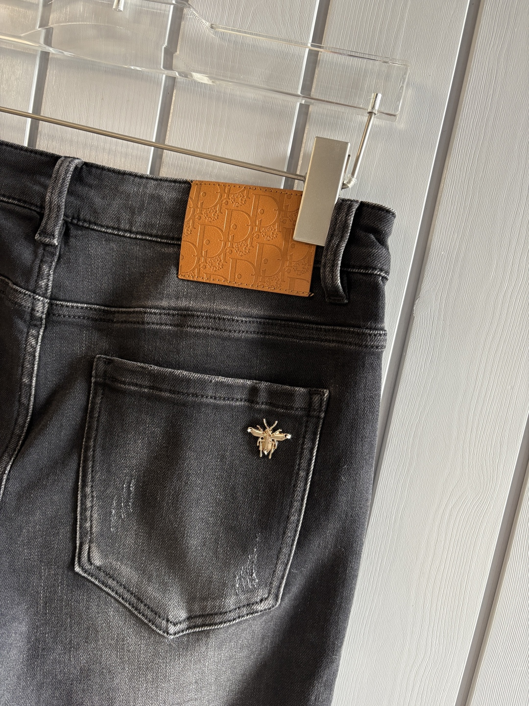 专柜🆕2025秋冬设计推荐 热卖牛仔裤🆕柔软亲肤面料 奢华头层牛皮腰牌 经典蓝洗水 专柜限量款 奢华感订