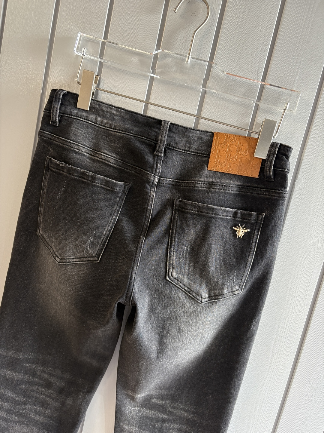 专柜🆕2025秋冬设计推荐 热卖牛仔裤🆕柔软亲肤面料 奢华头层牛皮腰牌 经典蓝洗水 专柜限量款 奢华感订