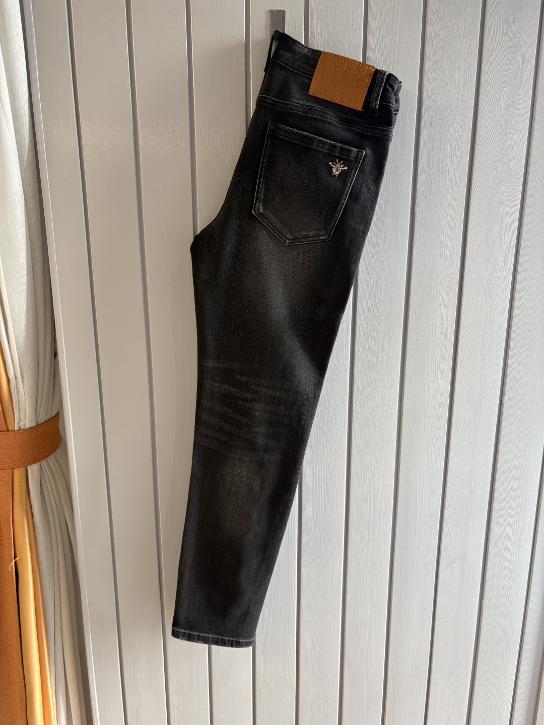 专柜🆕2025秋冬设计推荐 热卖牛仔裤🆕柔软亲肤面料 奢华头层牛皮腰牌 经典蓝洗水 专柜限量款 奢华感订