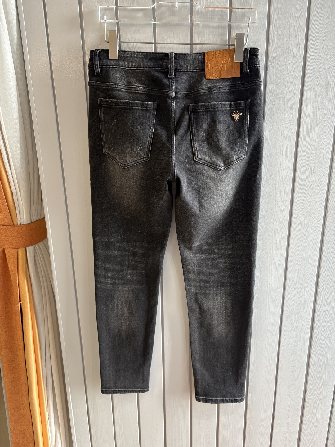 专柜🆕2025秋冬设计推荐 热卖牛仔裤🆕柔软亲肤面料 奢华头层牛皮腰牌 经典蓝洗水 专柜限量款 奢华感订