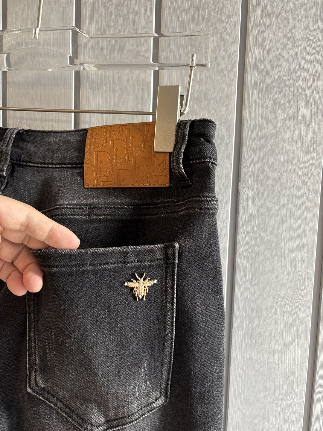 专柜🆕2025秋冬设计推荐 热卖牛仔裤🆕柔软亲肤面料 奢华头层牛皮腰牌 经典蓝洗水 专柜限量款 奢华感订