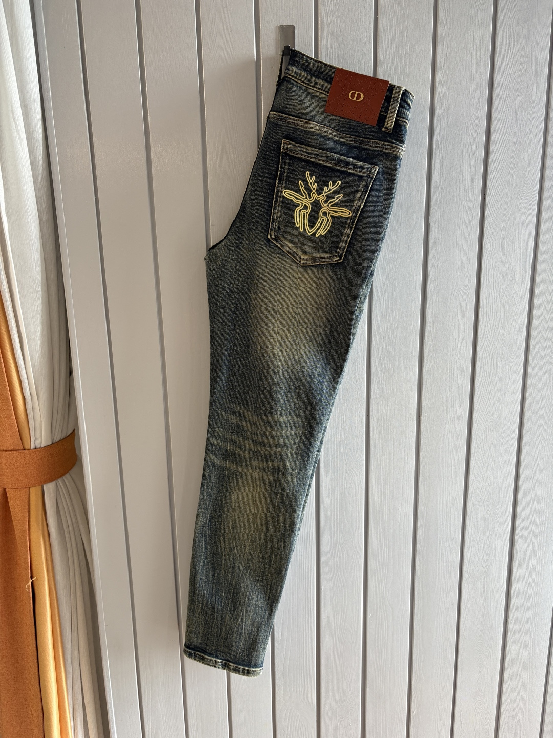 专柜🆕2025秋冬设计推荐 热卖牛仔裤🆕柔软亲肤面料 奢华头层牛皮腰牌 经典蓝洗水 专柜限量款 奢华感订