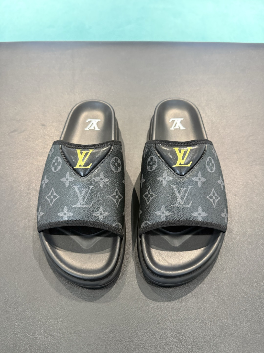 NO:931428,Actual shots of L*’s new sandals 39-44,19860909L*新款凉拖实拍 39-44,,Men's shoes