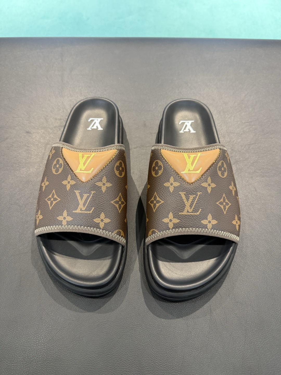 NO:931530,Actual shots of L*’s new sandals 39-44,19860909L*新款凉拖实拍 39-44,,Men's shoes