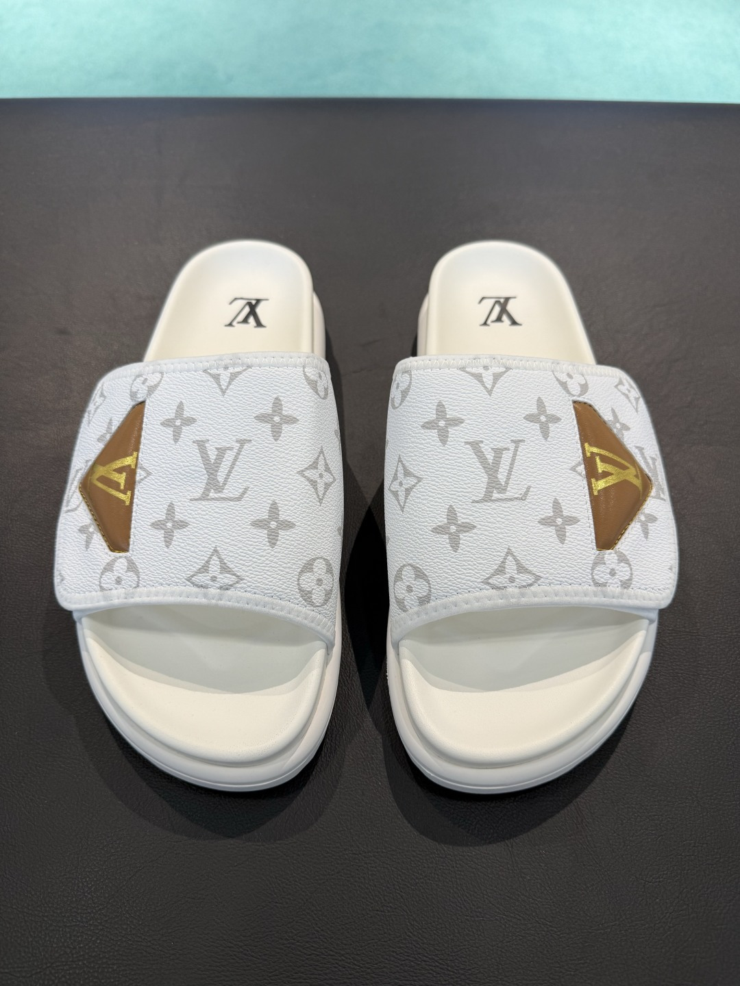 NO:931519,Actual shots of L*’s new sandals 39-44,19860909L*新款凉拖实拍 39-44,,Men's shoes