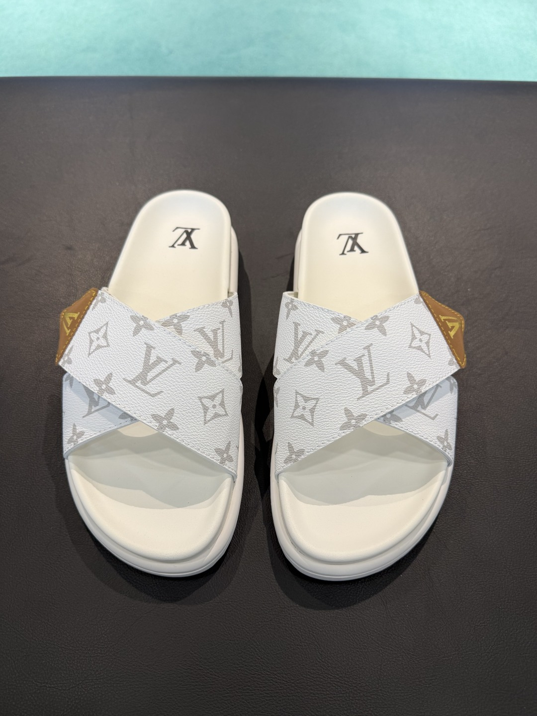 NO:931508,Actual shots of L*’s new sandals 39-44,19860909L*新款凉拖实拍 39-44,,Men's shoes