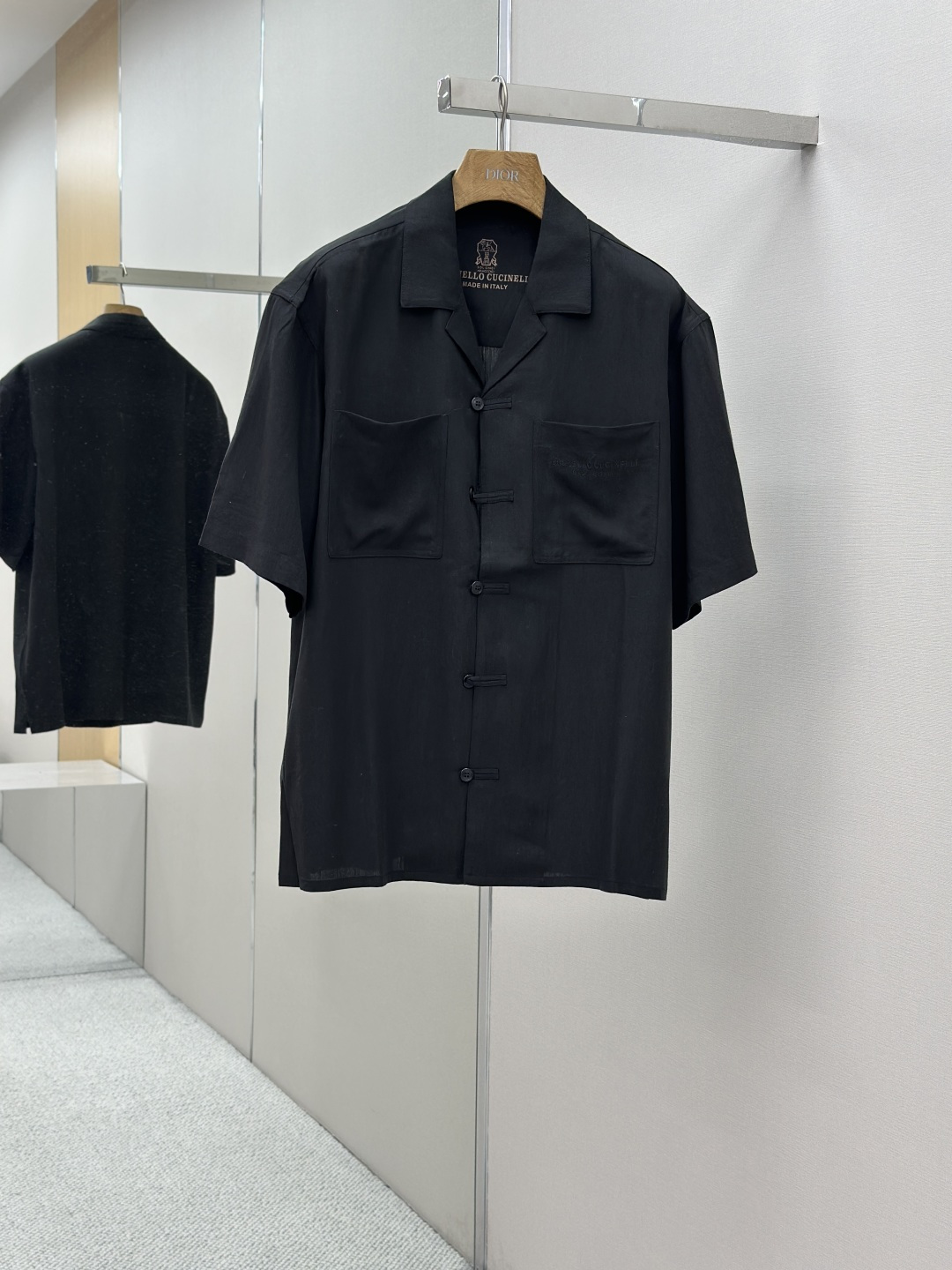 NO:433165,A set of BC 25SS new men's linen shirts, top-grade fabrics, the latest top-body style is invincible!  A style that can be closed with eyes. Simple embroidery LOGO. Low-key old-fashioned style. You can wear it in daily work. It is a perfect combination of fashion and leisure and outdoor sports. Therefore, whether you wear it normally or outdoors, it is your best choice. Extreme comfort and quick sweating are the most popular key points, improving the comfort of wearing. Size M-3XL,,shirts,alexander wang19860909一套 BC 25SS新款男士亚麻衬衫 顶级面料 最新款上身版型无敌正！ 绝对可以闭眼入的款 简约刺绣LOGO 低调老钱风 日常上班 户外运动都可以穿着,是时尚休闲与户外运动的完美结合,所以无论您平时穿或者户外穿都是您的最佳选择. 极致舒适和快速排汗是备受青睐的重点,提升穿着舒适度  尺码M-3XL,,shirts,alexander wang,Men's clothing