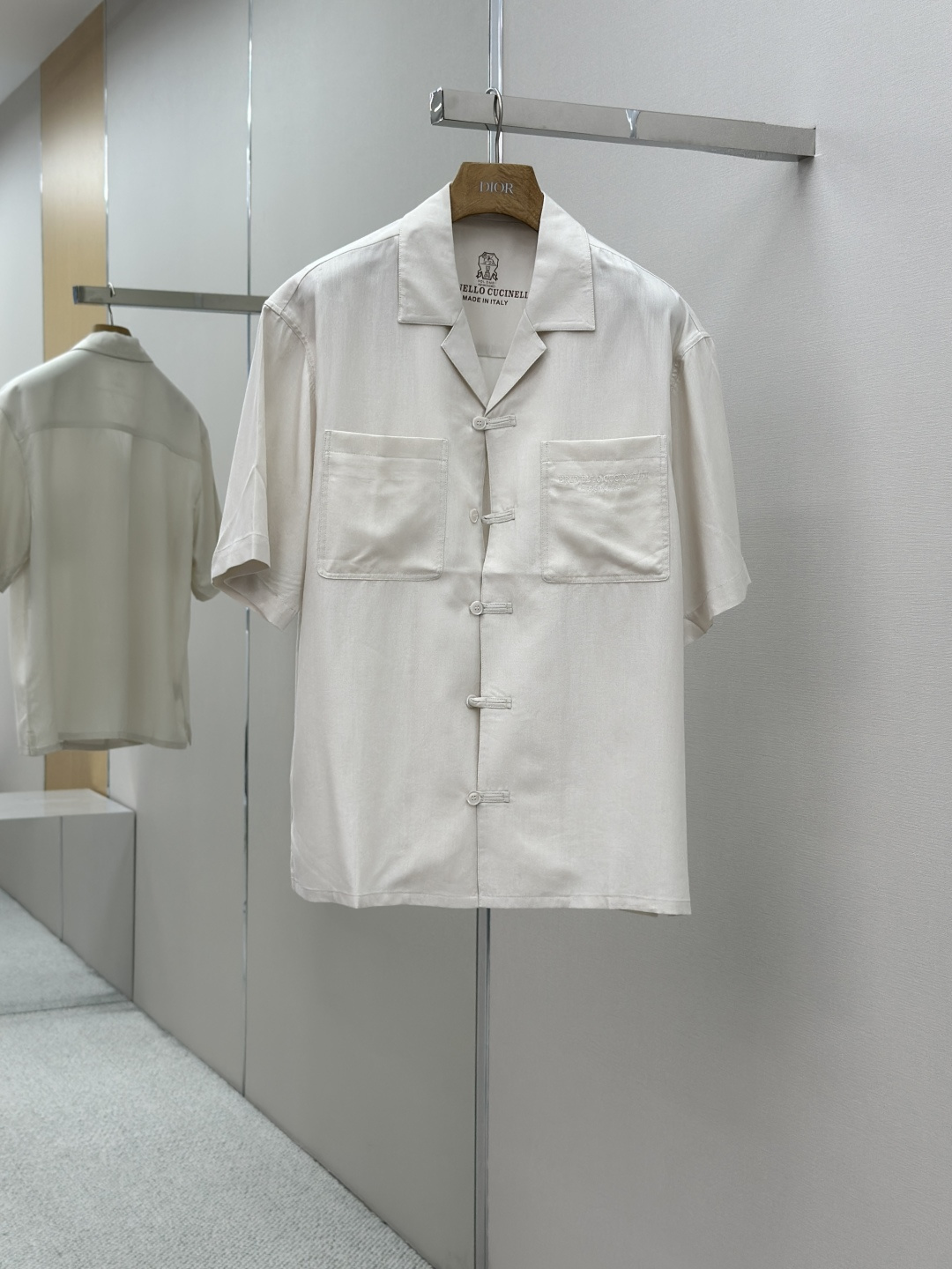 NO:433157,A set of BC 25SS new men's linen shirts, top-grade fabrics, the latest top-body style is invincible!  A style that can be closed with eyes. Simple embroidery LOGO. Low-key old-fashioned style. You can wear it in daily work. It is a perfect combination of fashion and leisure and outdoor sports. Therefore, whether you wear it normally or outdoors, it is your best choice. Extreme comfort and quick sweating are the most popular key points, improving the comfort of wearing. Size M-3XL,,shirts,alexander wang19860909一套 BC 25SS新款男士亚麻衬衫 顶级面料 最新款上身版型无敌正！ 绝对可以闭眼入的款 简约刺绣LOGO 低调老钱风 日常上班 户外运动都可以穿着,是时尚休闲与户外运动的完美结合,所以无论您平时穿或者户外穿都是您的最佳选择. 极致舒适和快速排汗是备受青睐的重点,提升穿着舒适度  尺码M-3XL,,shirts,alexander wang,Men's clothing