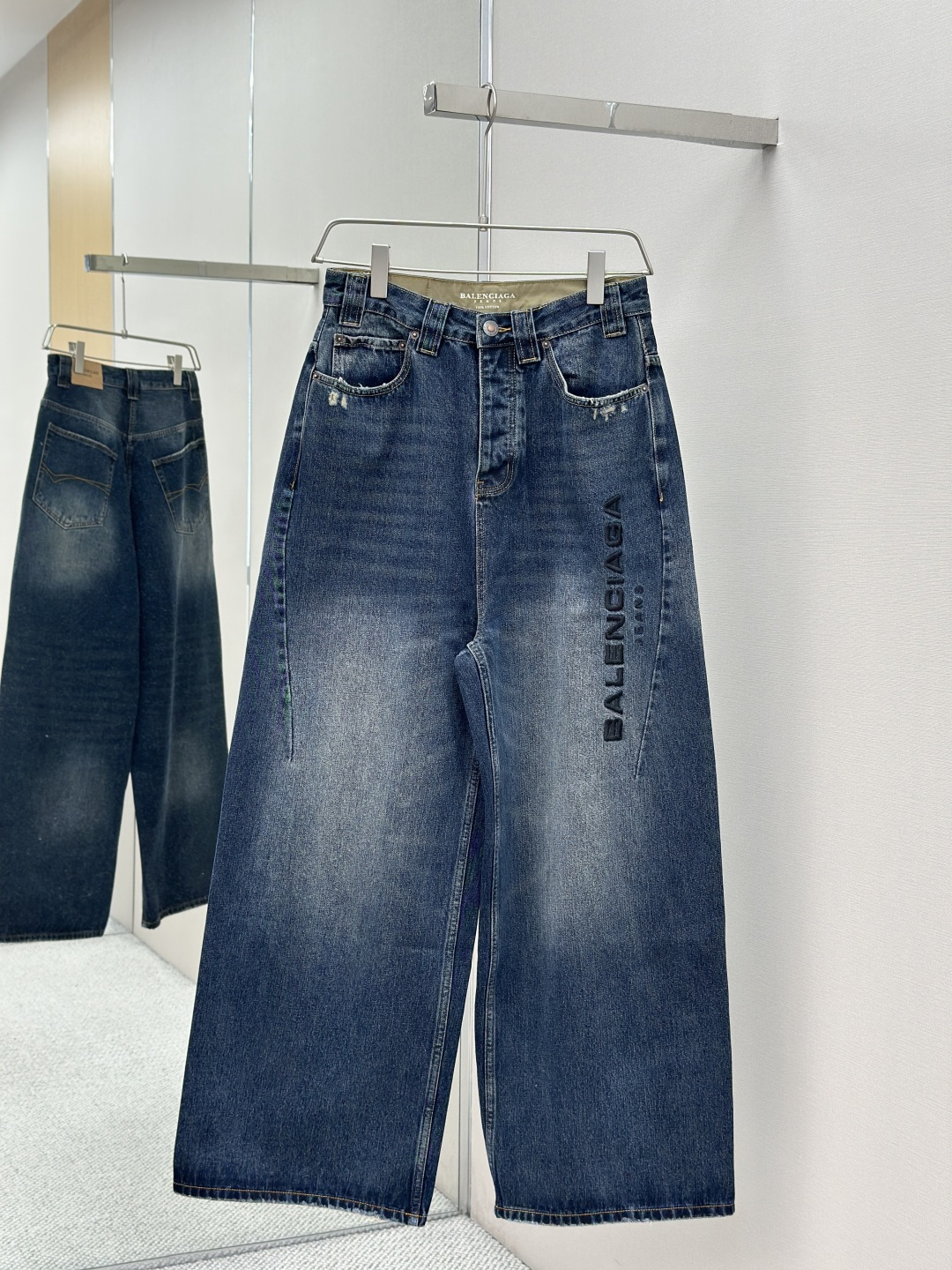 P260 BLCG 25FW Baggy Jeans Bordados, La Mejor Versión de Gama Alta [Disponible para Envío Inmediato] Vaqueros de índigo…