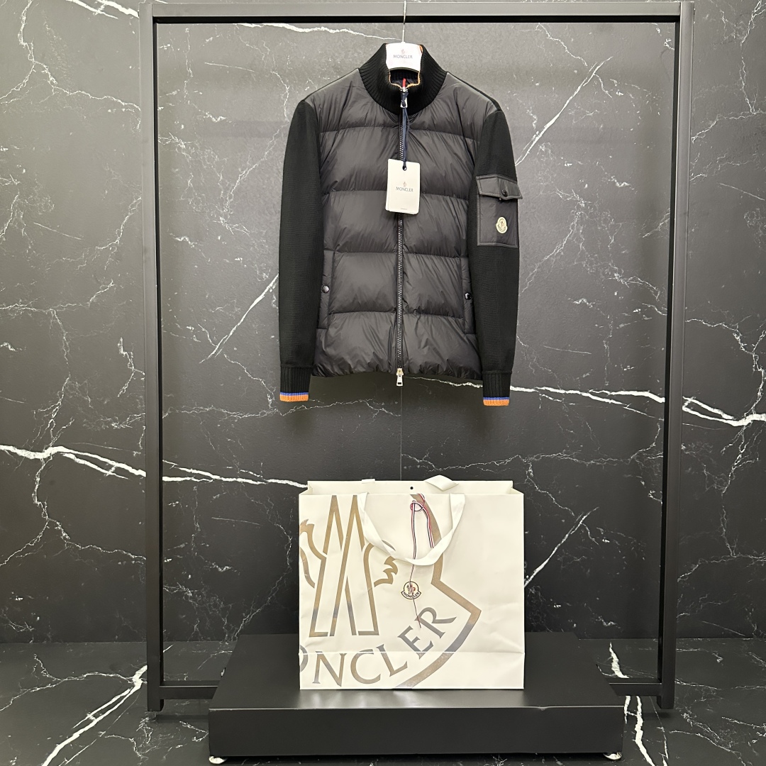 #正品级:𝑴𝒐𝒏𝒄𝒍𝒆𝒓｜蒙口 /盟可睐 25𝒔𝒔 Gardigan 秋冬新品羊毛针织拼接羽绒衣身时尚休