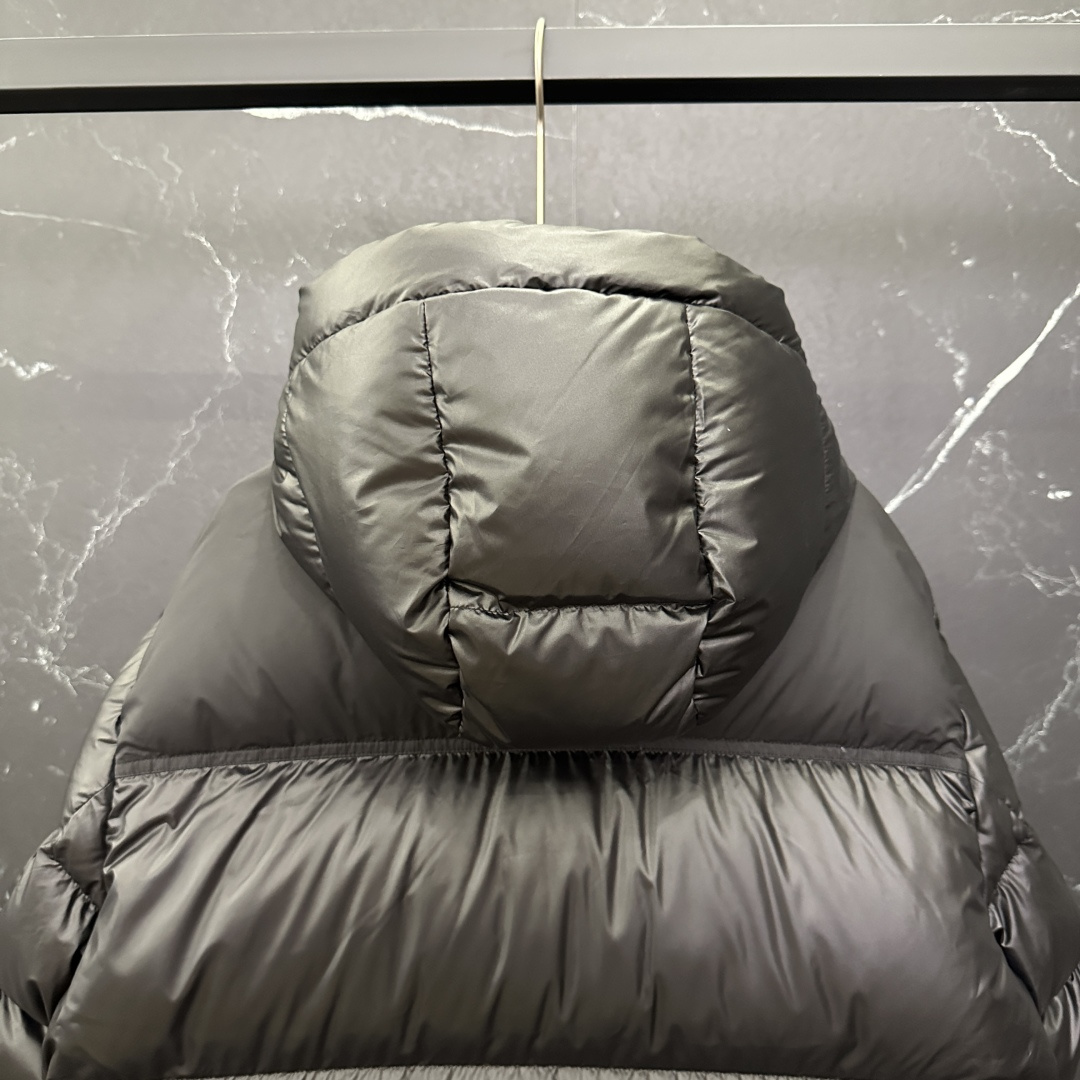 #正品级：𝗕𝘂𝗿𝗯𝗲𝗿𝗿𝘆博柏利 /巴宝莉 字母徽章 羽绒服#B02# 𝗦𝗶𝘇𝗲：𝟰𝟴# 𝟱𝟬# 𝟱𝟮#