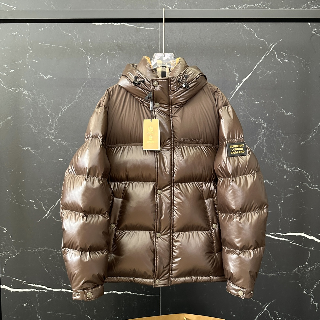 #正品级：𝗕𝘂𝗿𝗯𝗲𝗿𝗿𝘆博柏利 /巴宝莉 字母徽章 羽绒服#B02# 𝗦𝗶𝘇𝗲：𝟰𝟴# 𝟱𝟬# 𝟱𝟮#