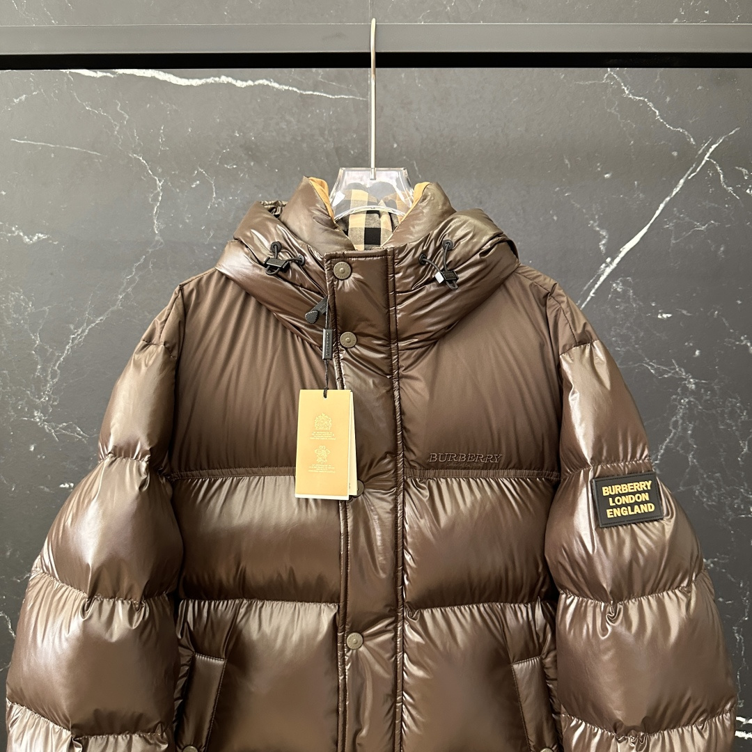 #正品级：𝗕𝘂𝗿𝗯𝗲𝗿𝗿𝘆博柏利 /巴宝莉 字母徽章 羽绒服#B02# 𝗦𝗶𝘇𝗲：𝟰𝟴# 𝟱𝟬# 𝟱𝟮#