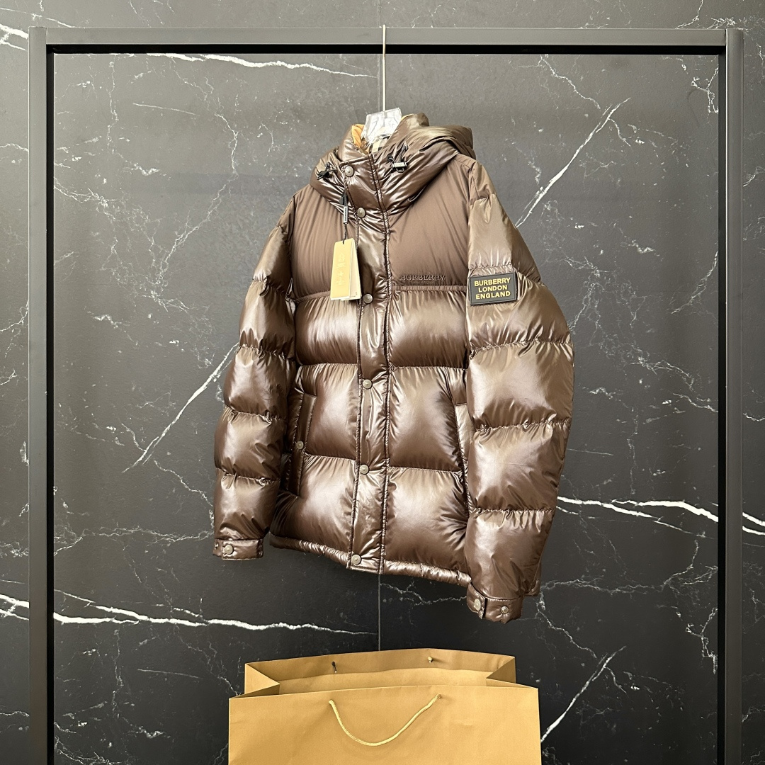 #正品级：𝗕𝘂𝗿𝗯𝗲𝗿𝗿𝘆博柏利 /巴宝莉 字母徽章 羽绒服#B02# 𝗦𝗶𝘇𝗲：𝟰𝟴# 𝟱𝟬# 𝟱𝟮#