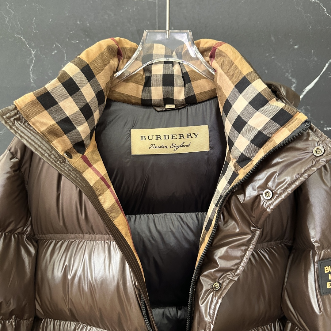 #正品级：𝗕𝘂𝗿𝗯𝗲𝗿𝗿𝘆博柏利 /巴宝莉 字母徽章 羽绒服#B02# 𝗦𝗶𝘇𝗲：𝟰𝟴# 𝟱𝟬# 𝟱𝟮#