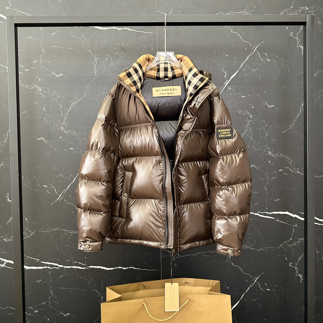 #正品级：𝗕𝘂𝗿𝗯𝗲𝗿𝗿𝘆博柏利 /巴宝莉 字母徽章 羽绒服#B02# 𝗦𝗶𝘇𝗲：𝟰𝟴# 𝟱𝟬# 𝟱𝟮#