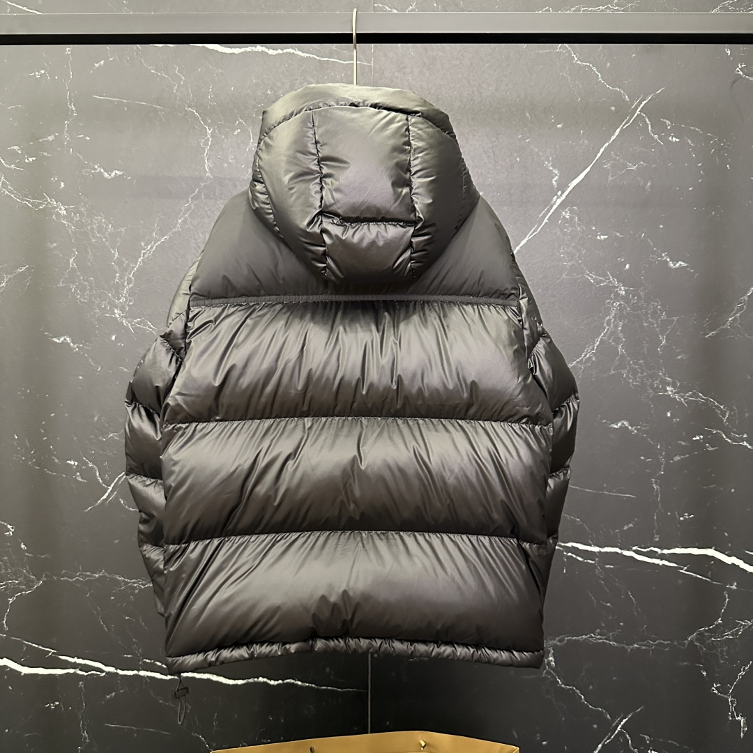 #正品级：𝗕𝘂𝗿𝗯𝗲𝗿𝗿𝘆博柏利 /巴宝莉 字母徽章 羽绒服#B02# 𝗦𝗶𝘇𝗲：𝟰𝟴# 𝟱𝟬# 𝟱𝟮#