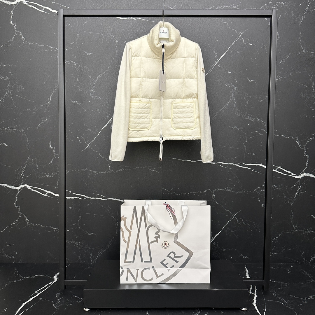 #正品级:𝑴𝒐𝒏𝒄𝒍𝒆𝒓｜蒙口 /盟可睐 25𝒔𝒔 Cardigan 秋冬新品羊毛针织拼接羽绒，简约轻奢